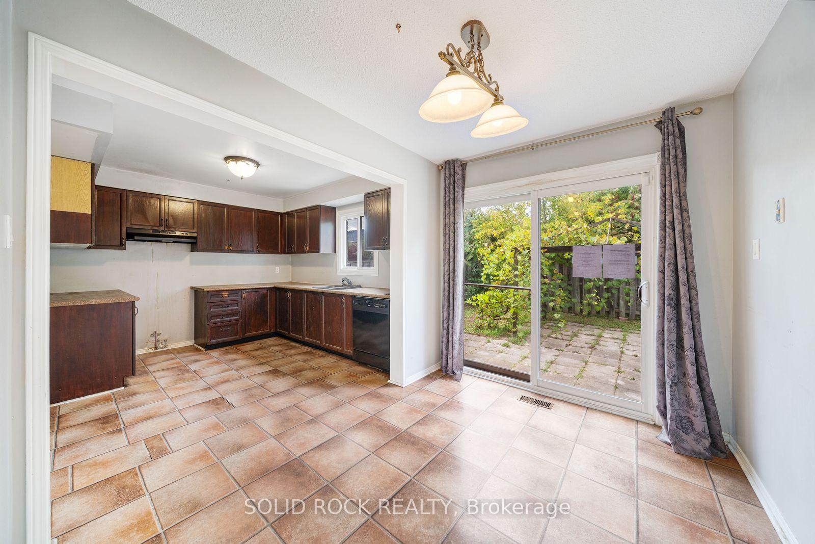 Photo 6 of 2394 Strathmore Crescent, Pickering, Brock Ridge — HOMEH