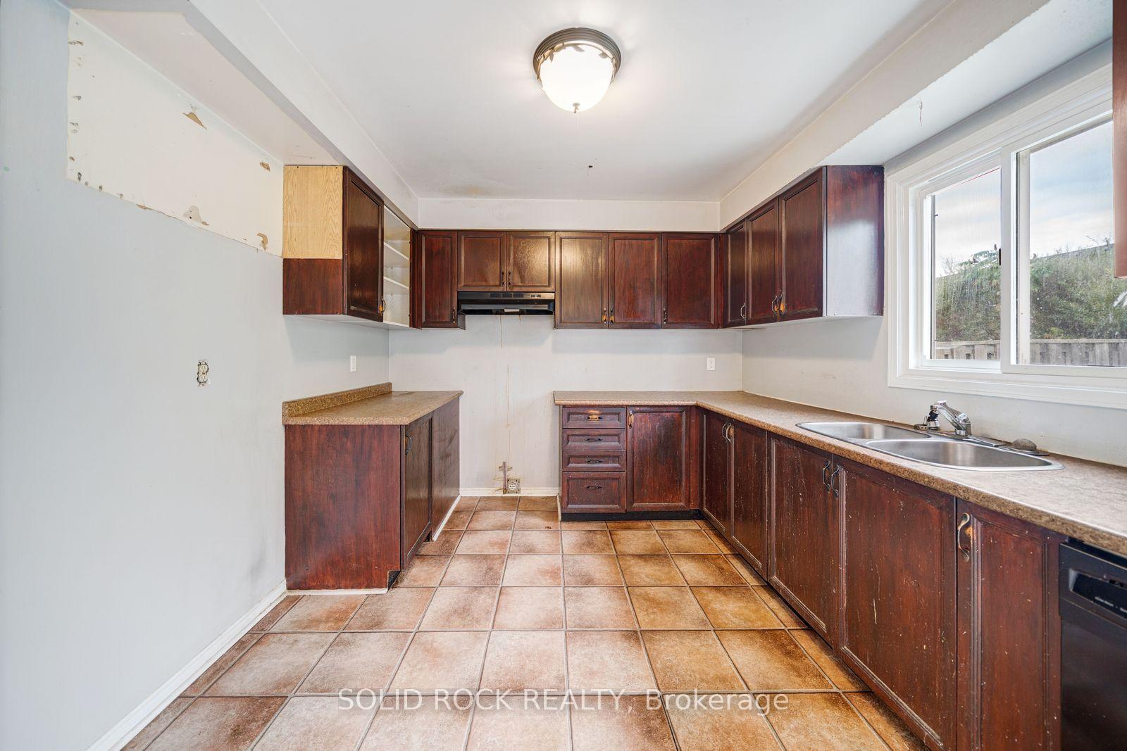 Photo 7 of 2394 Strathmore Crescent, Pickering, Brock Ridge — HOMEH