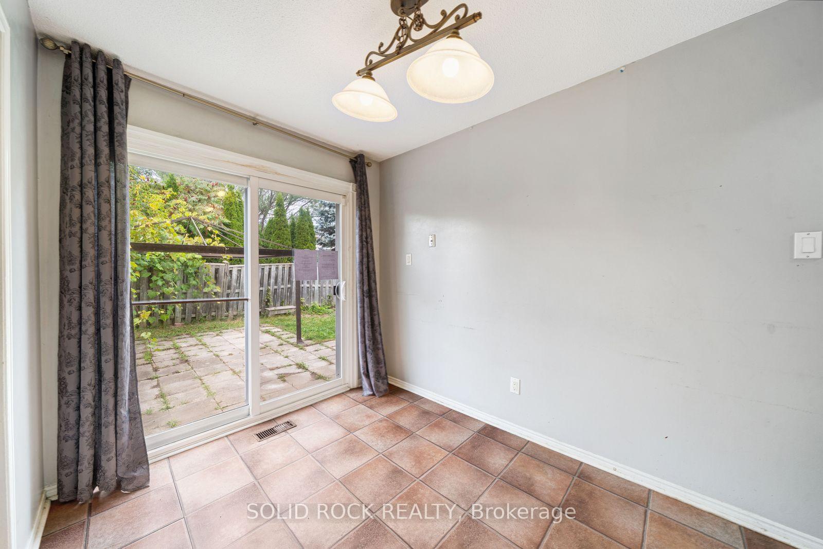 Photo 10 of 2394 Strathmore Crescent, Pickering, Brock Ridge — HOMEH