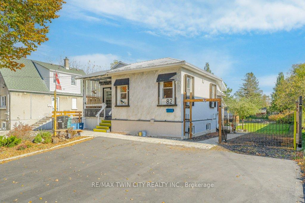 Photo 2 of 82 Kehl Street, Kitchener, Southdale — HOMEH