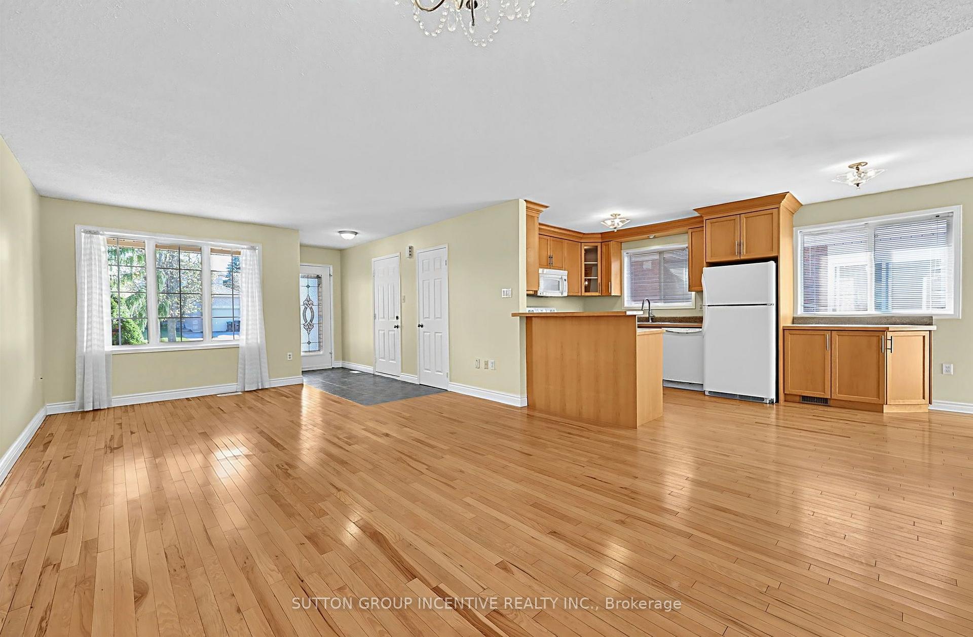 Photo 4 of 8 Lucas Avenue, Barrie, Holly — HOMEH