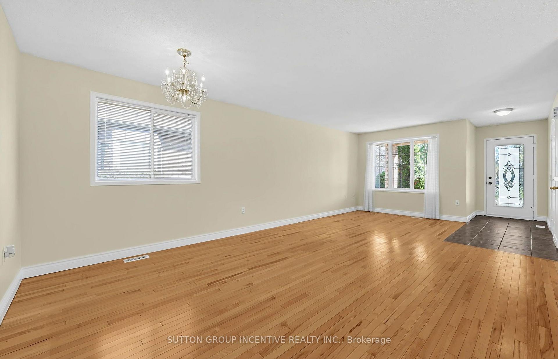Photo 6 of 8 Lucas Avenue, Barrie, Holly — HOMEH