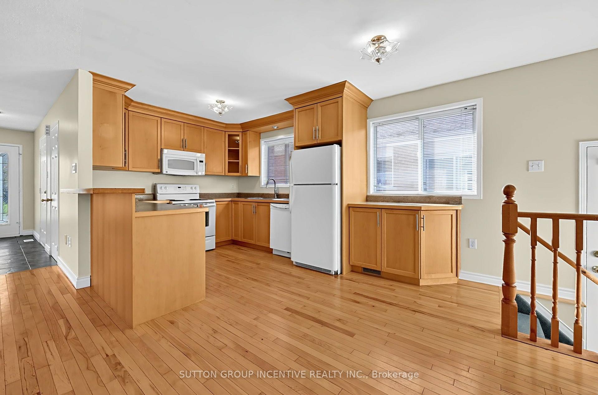 Photo 8 of 8 Lucas Avenue, Barrie, Holly — HOMEH