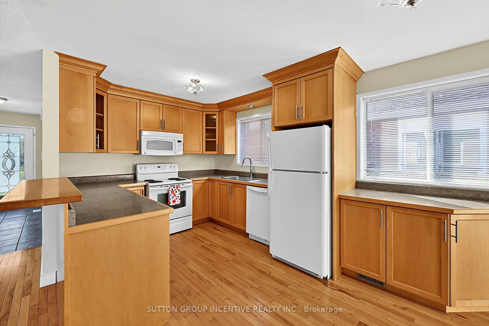 Photo 9 of 8 Lucas Avenue, Barrie, Holly — HOMEH