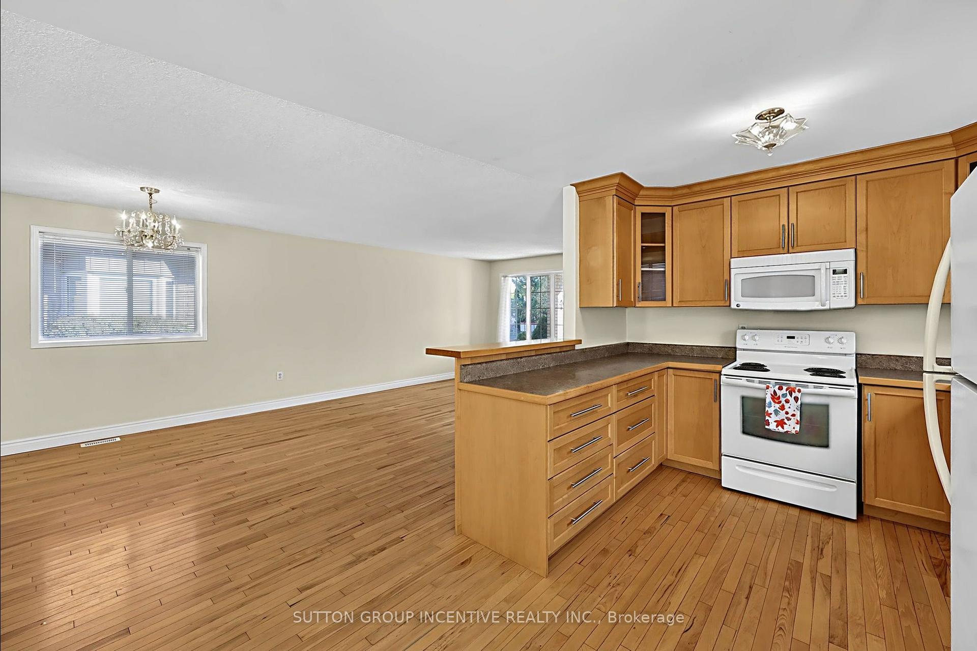 Photo 10 of 8 Lucas Avenue, Barrie, Holly — HOMEH