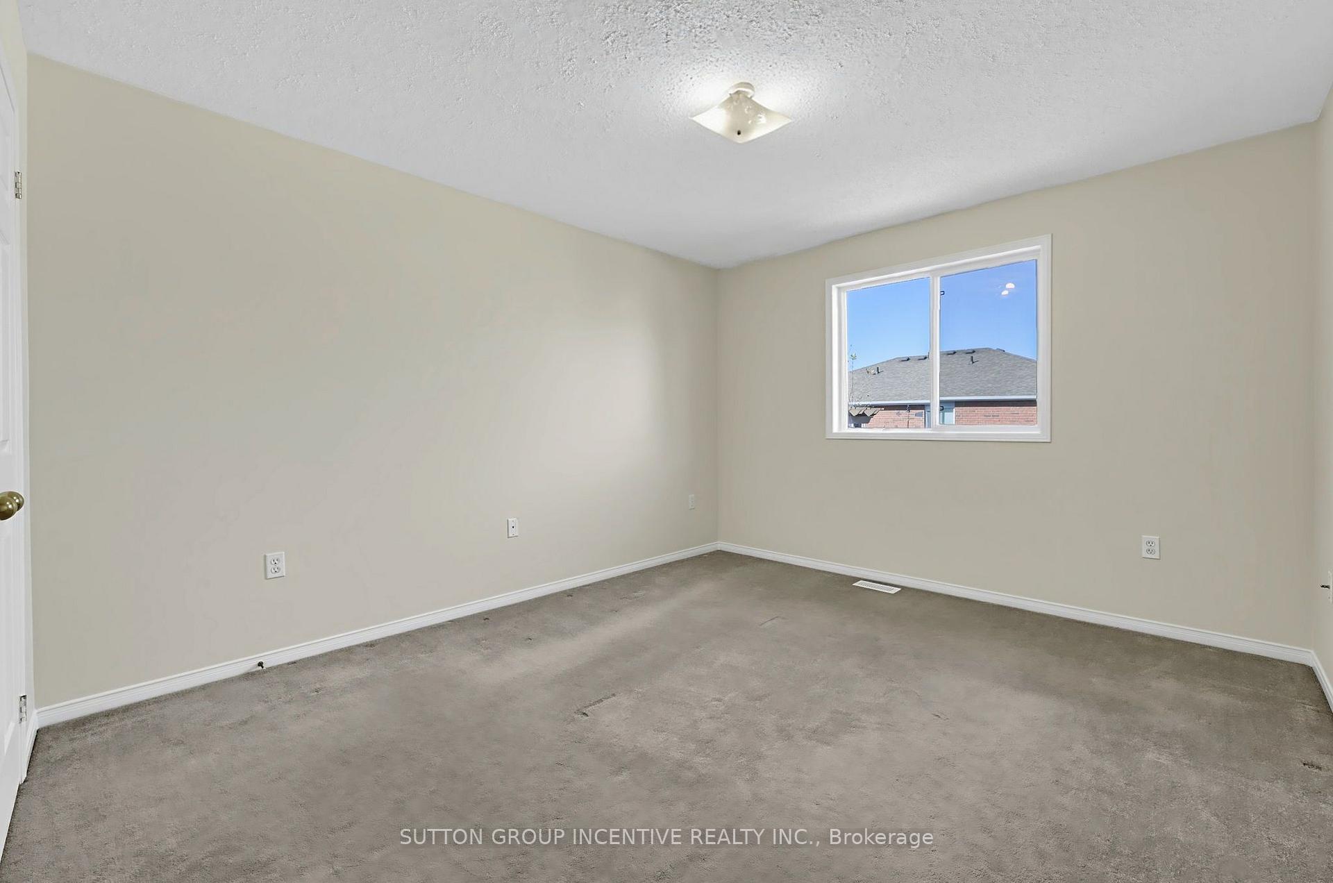 Photo 16 of 8 Lucas Avenue, Barrie, Holly — HOMEH