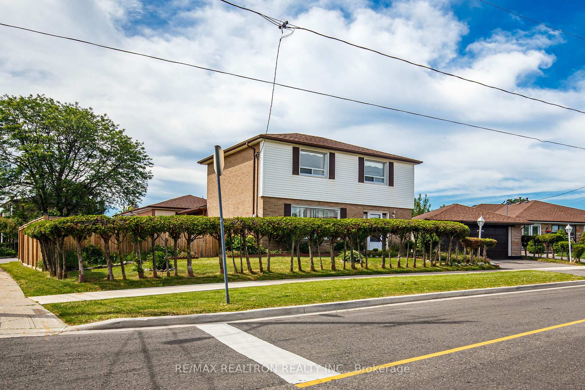 Photo 2 of 62 Hullmar Drive, North York, Black Creek — HOMEH
