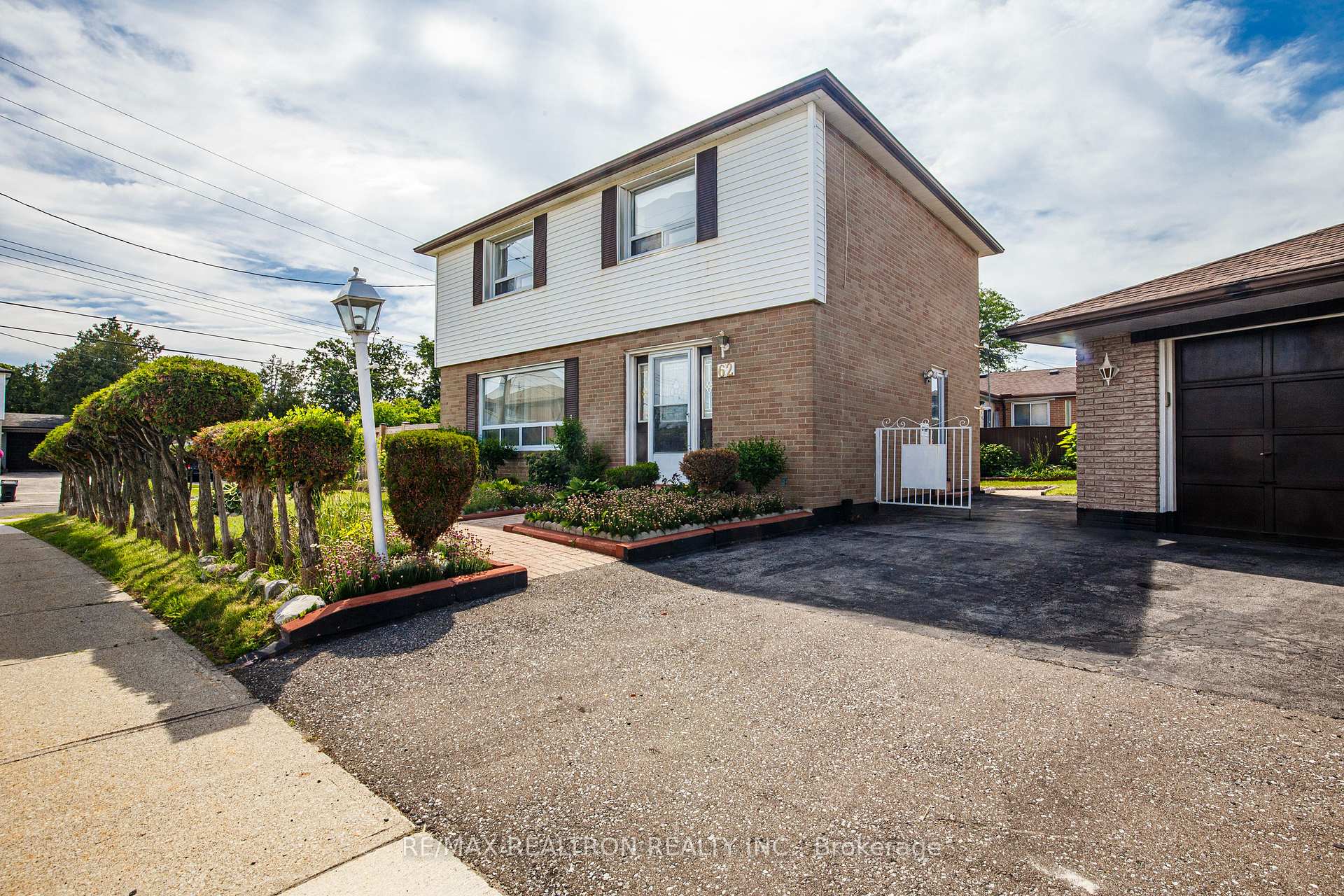 Photo 5 of 62 Hullmar Drive, North York, Black Creek — HOMEH