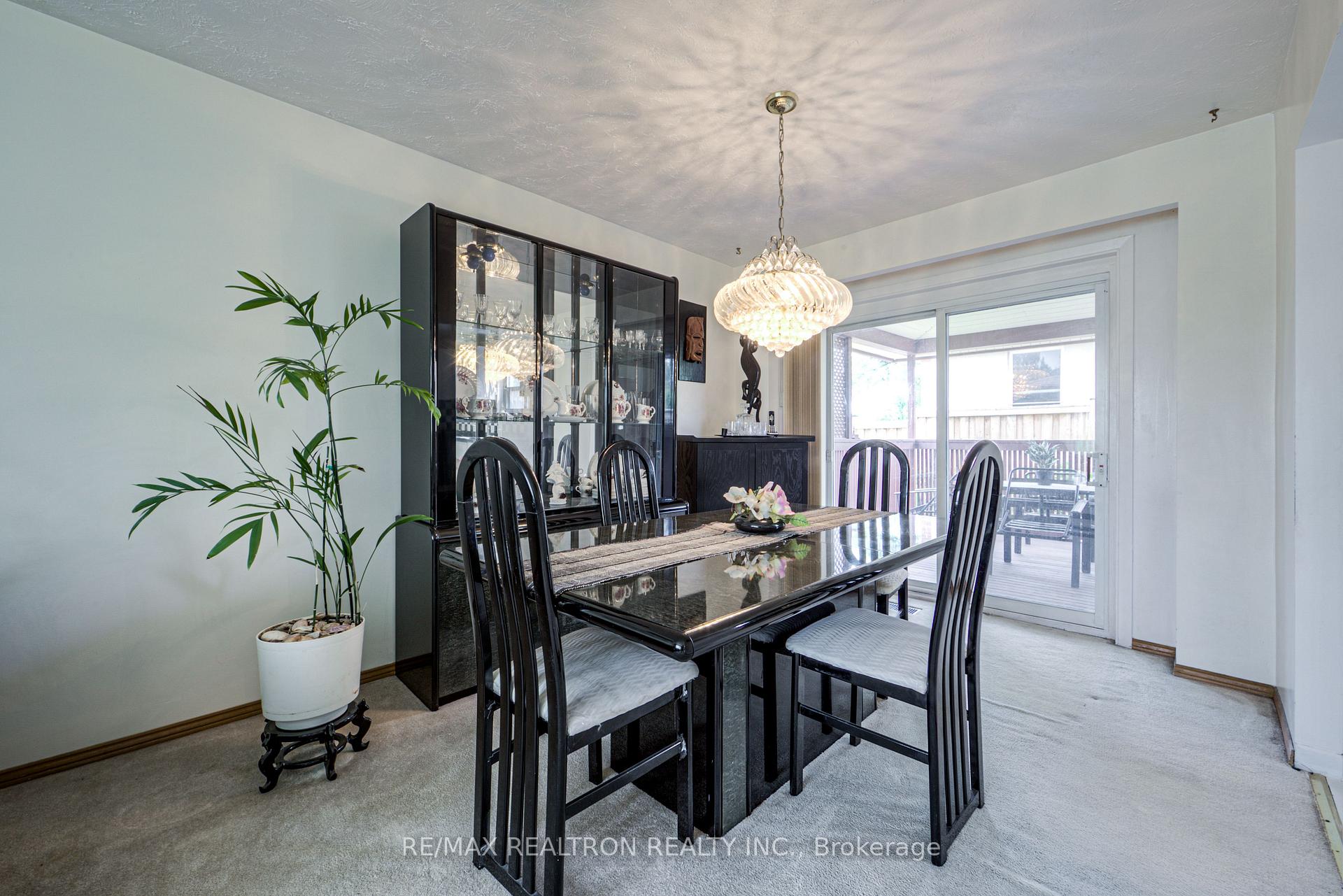 Photo 14 of 62 Hullmar Drive, North York, Black Creek — HOMEH