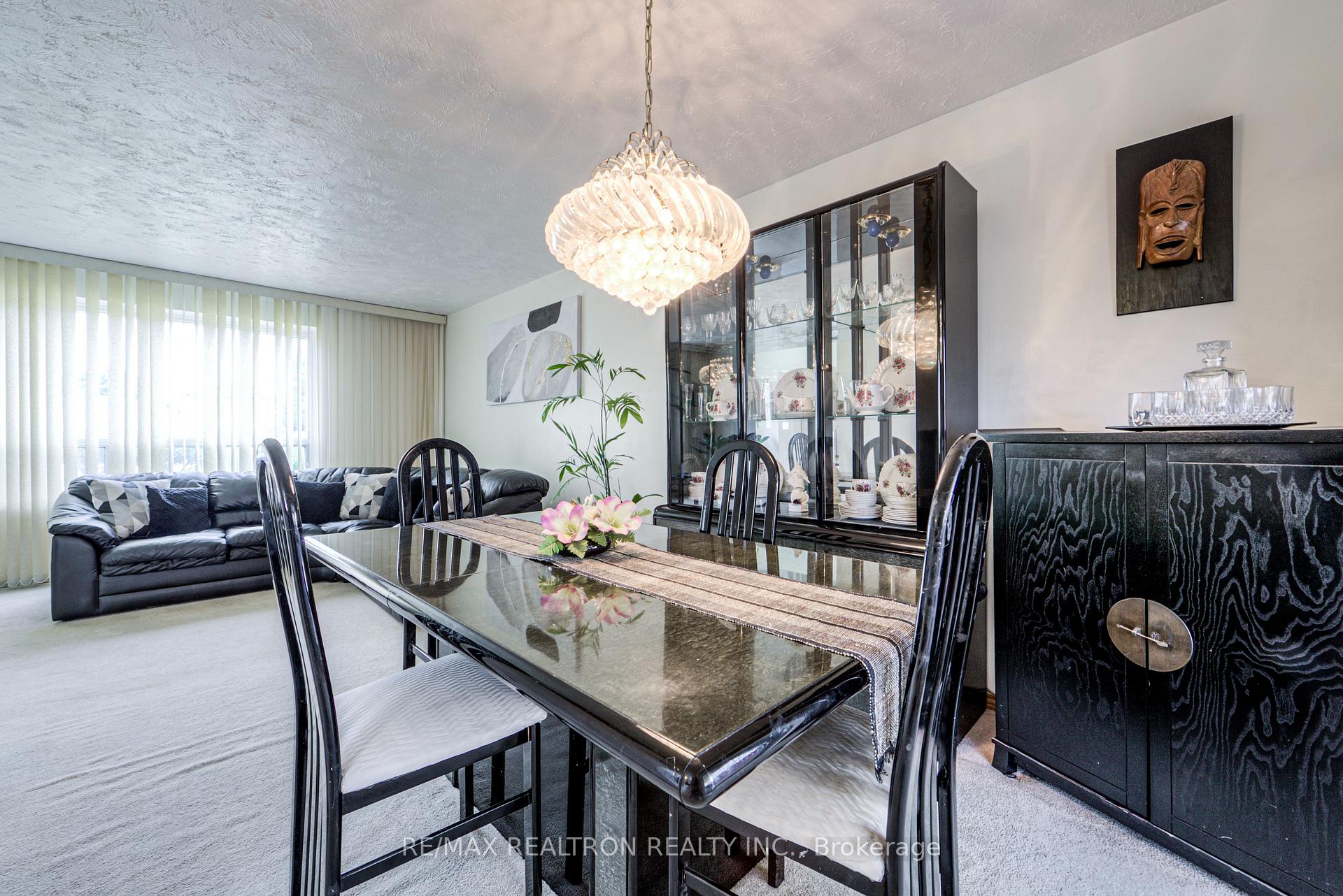 Photo 16 of 62 Hullmar Drive, North York, Black Creek — HOMEH