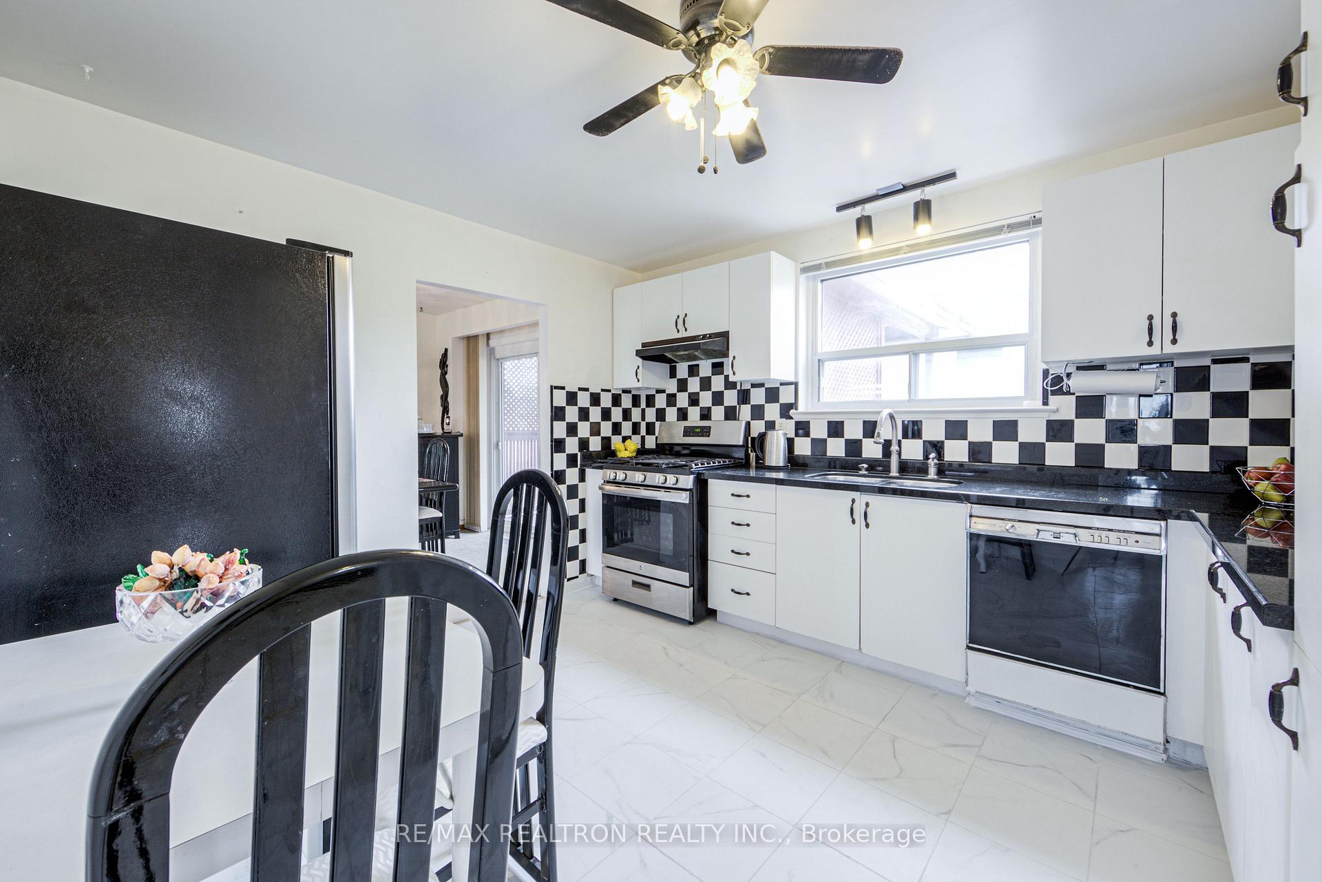 Photo 17 of 62 Hullmar Drive, North York, Black Creek — HOMEH