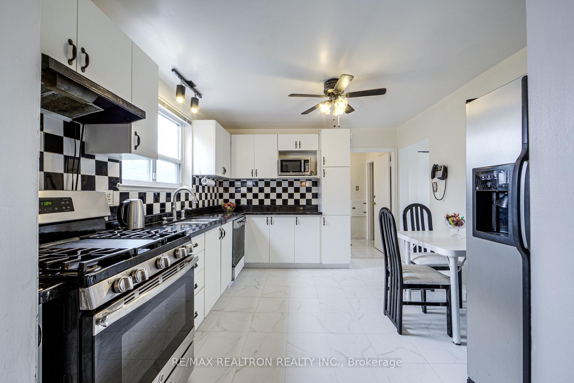 Photo 19 of 62 Hullmar Drive, North York, Black Creek — HOMEH