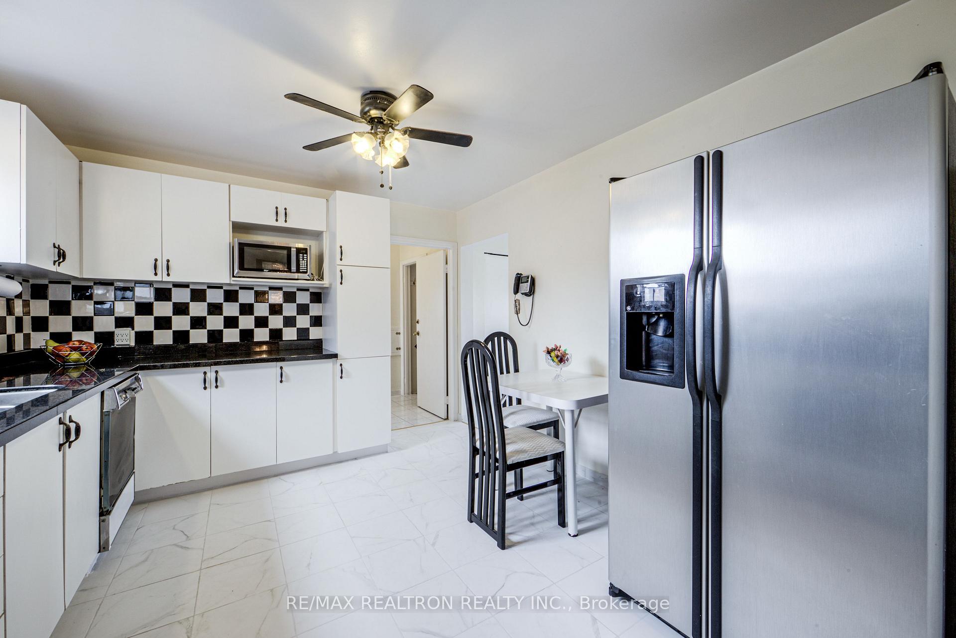 Photo 20 of 62 Hullmar Drive, North York, Black Creek — HOMEH