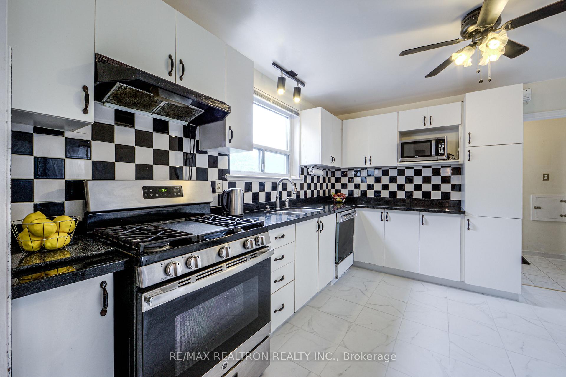 Photo 21 of 62 Hullmar Drive, North York, Black Creek — HOMEH