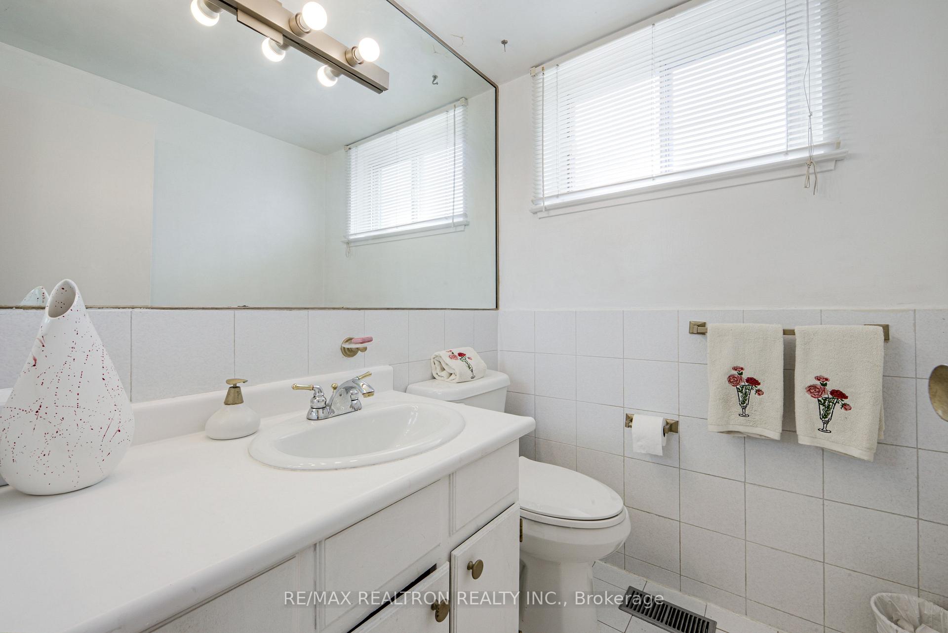 Photo 22 of 62 Hullmar Drive, North York, Black Creek — HOMEH
