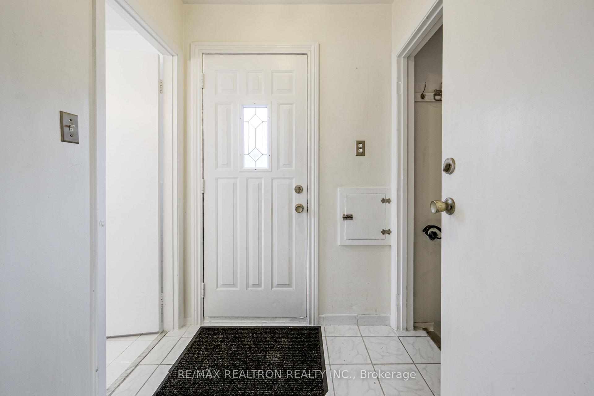 Photo 23 of 62 Hullmar Drive, North York, Black Creek — HOMEH