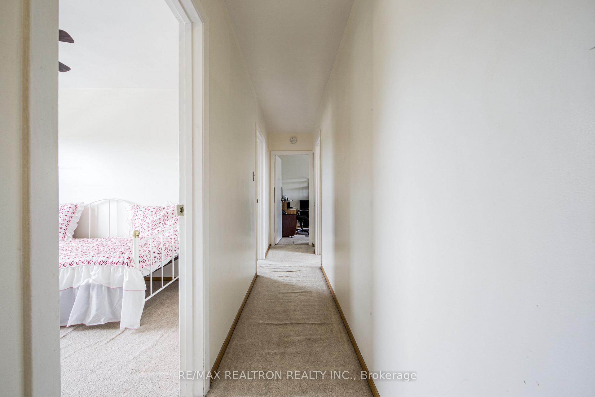 Photo 25 of 62 Hullmar Drive, North York, Black Creek — HOMEH