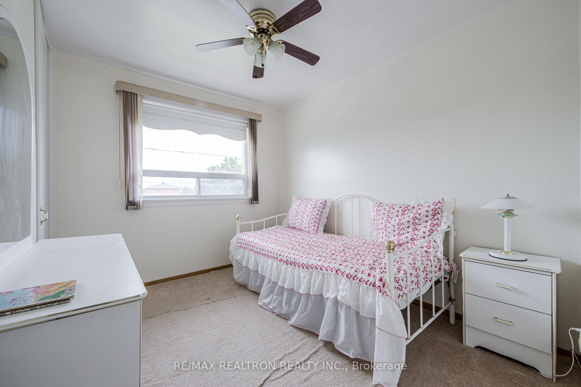 Photo 26 of 62 Hullmar Drive, North York, Black Creek — HOMEH