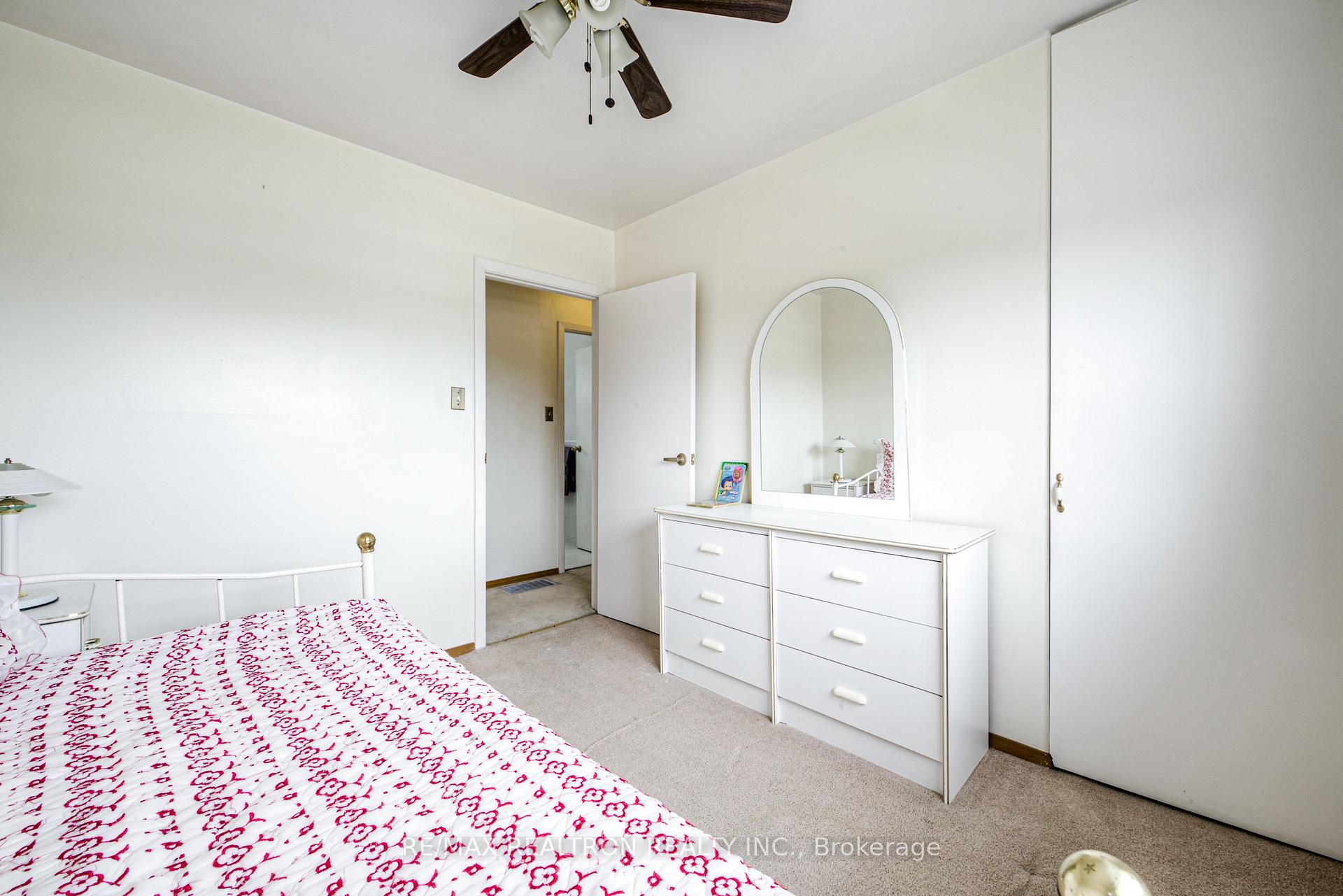 Photo 27 of 62 Hullmar Drive, North York, Black Creek — HOMEH