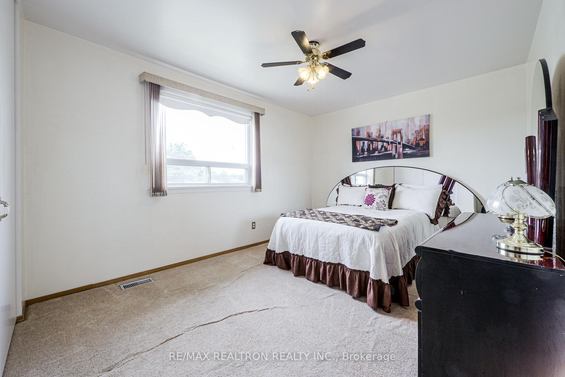 Photo 28 of 62 Hullmar Drive, North York, Black Creek — HOMEH