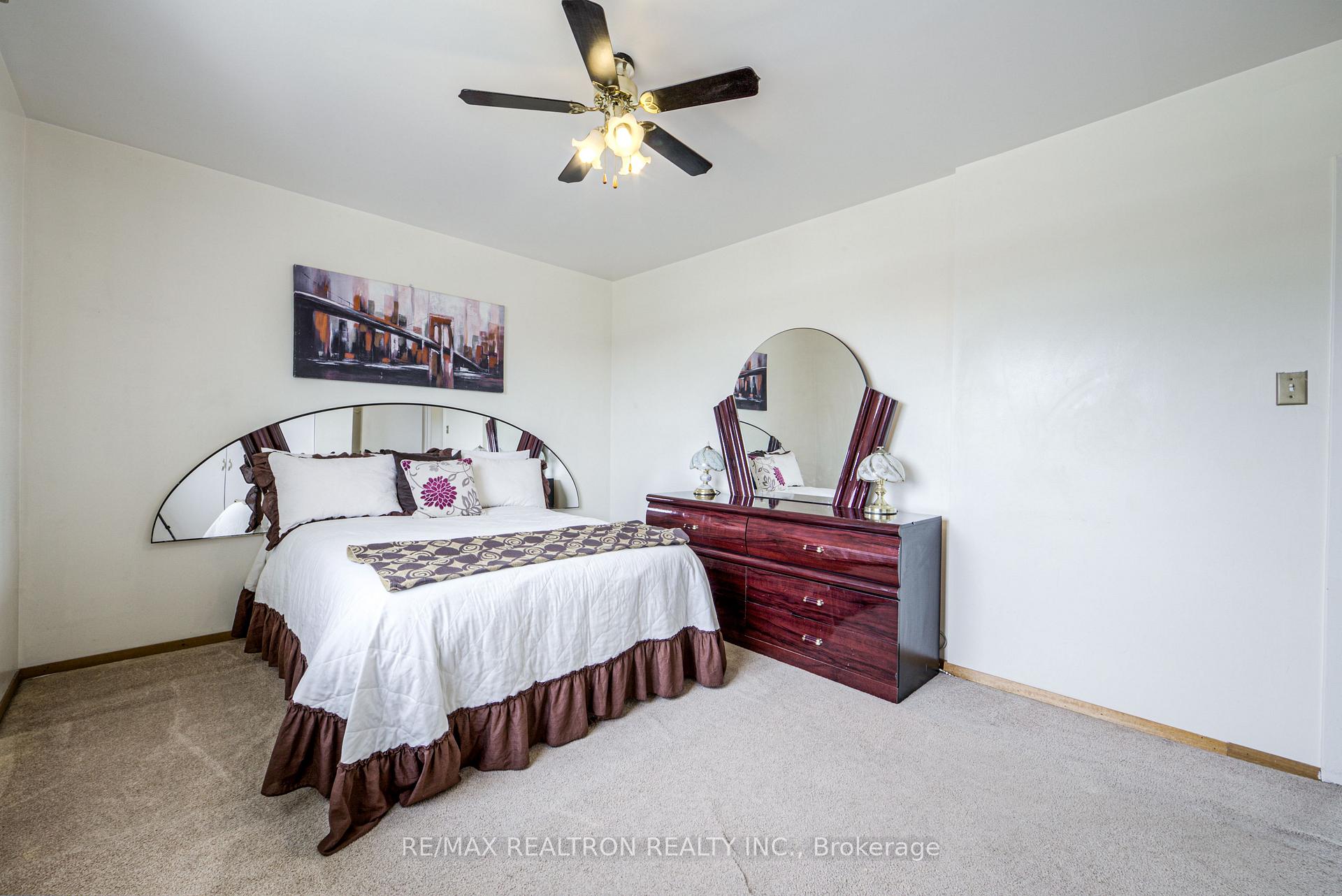 Photo 29 of 62 Hullmar Drive, North York, Black Creek — HOMEH