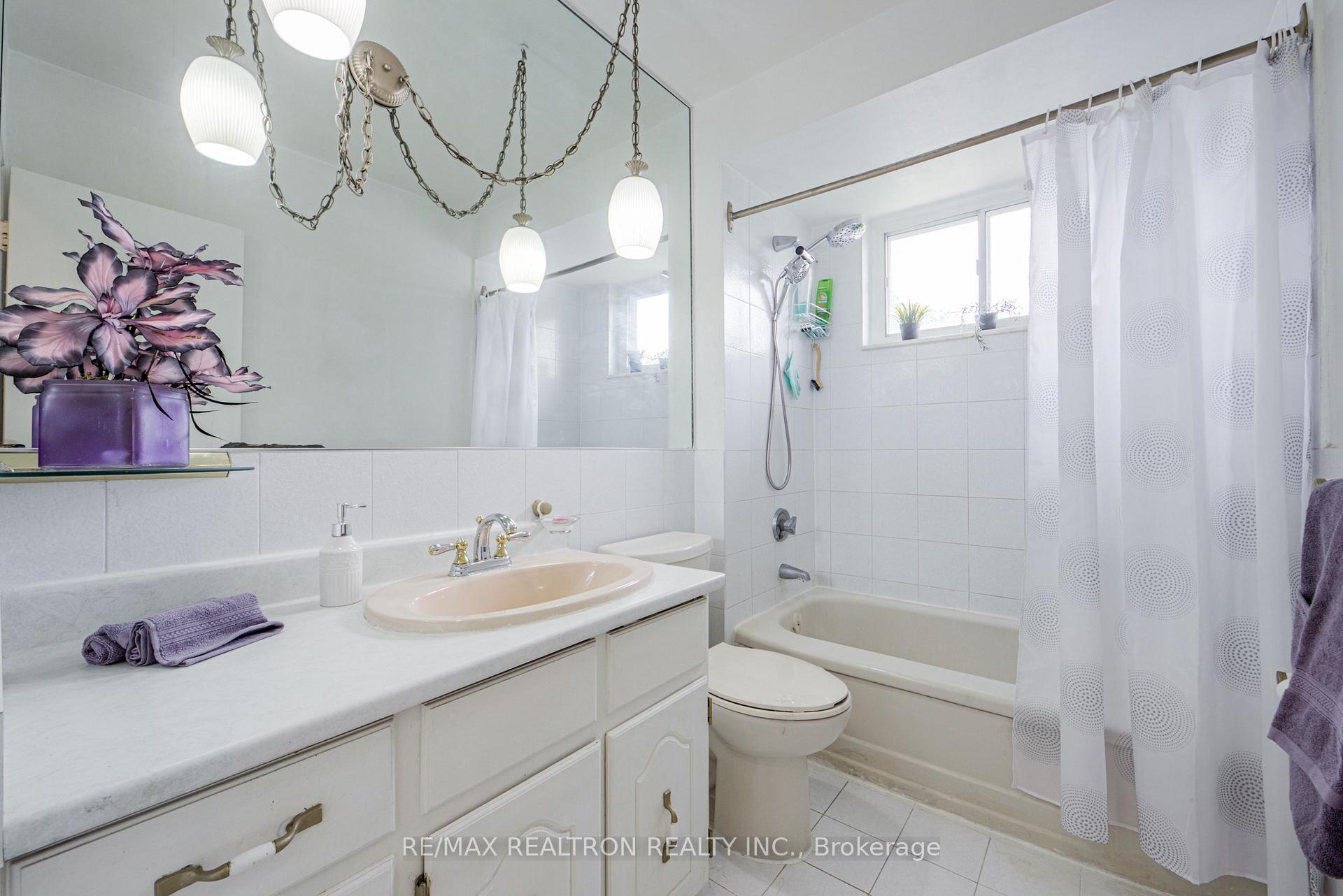 Photo 34 of 62 Hullmar Drive, North York, Black Creek — HOMEH