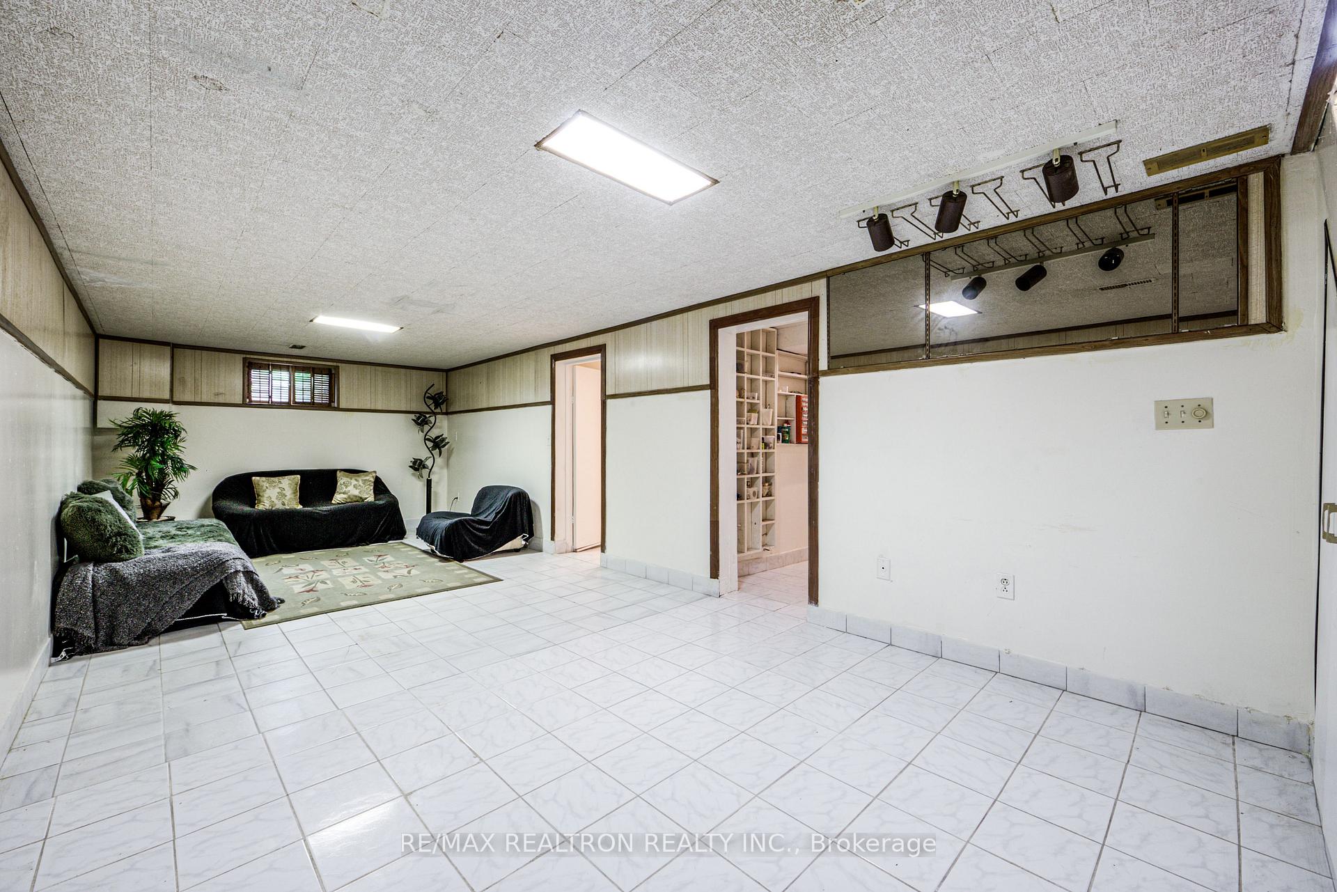 Photo 35 of 62 Hullmar Drive, North York, Black Creek — HOMEH