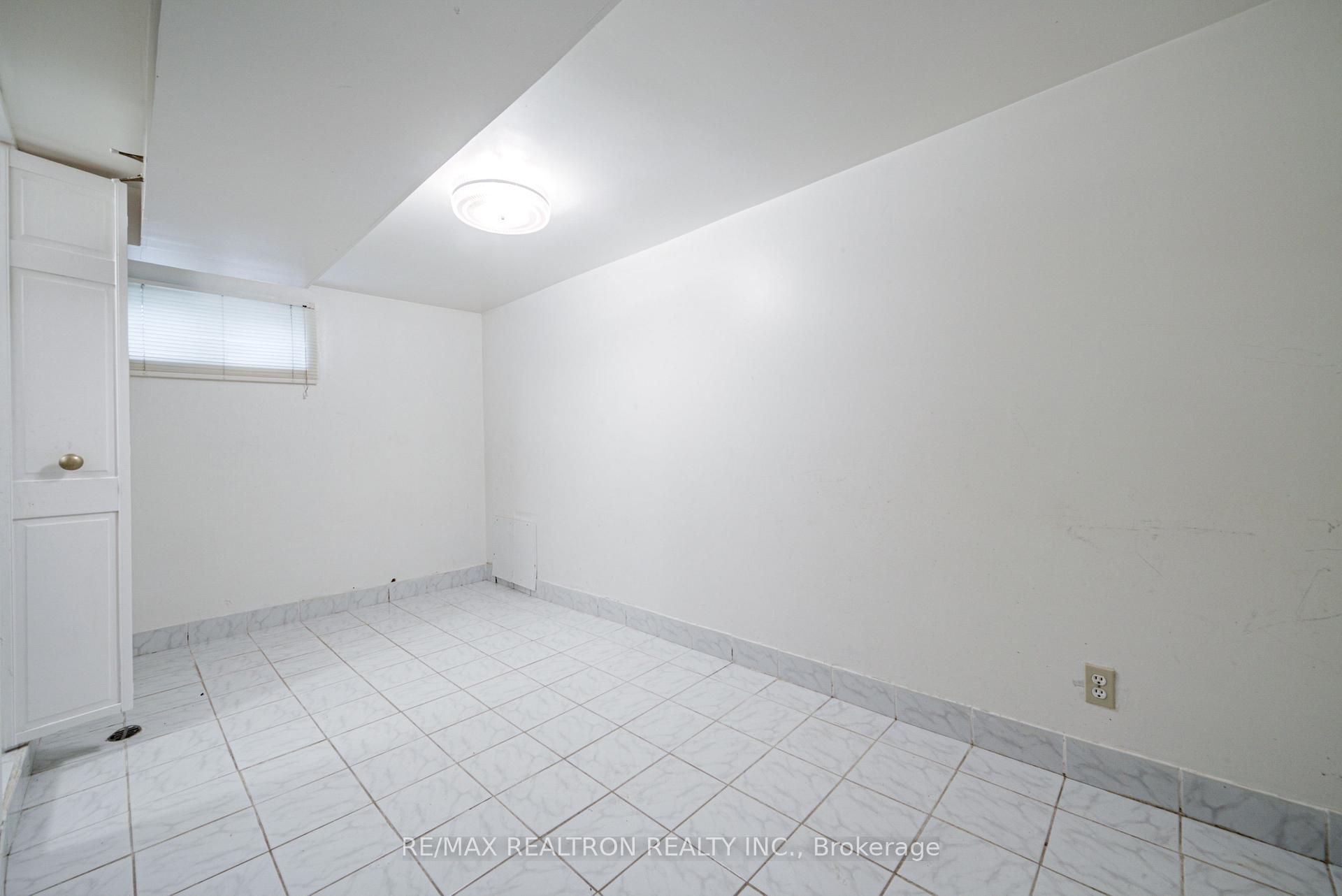 Photo 38 of 62 Hullmar Drive, North York, Black Creek — HOMEH