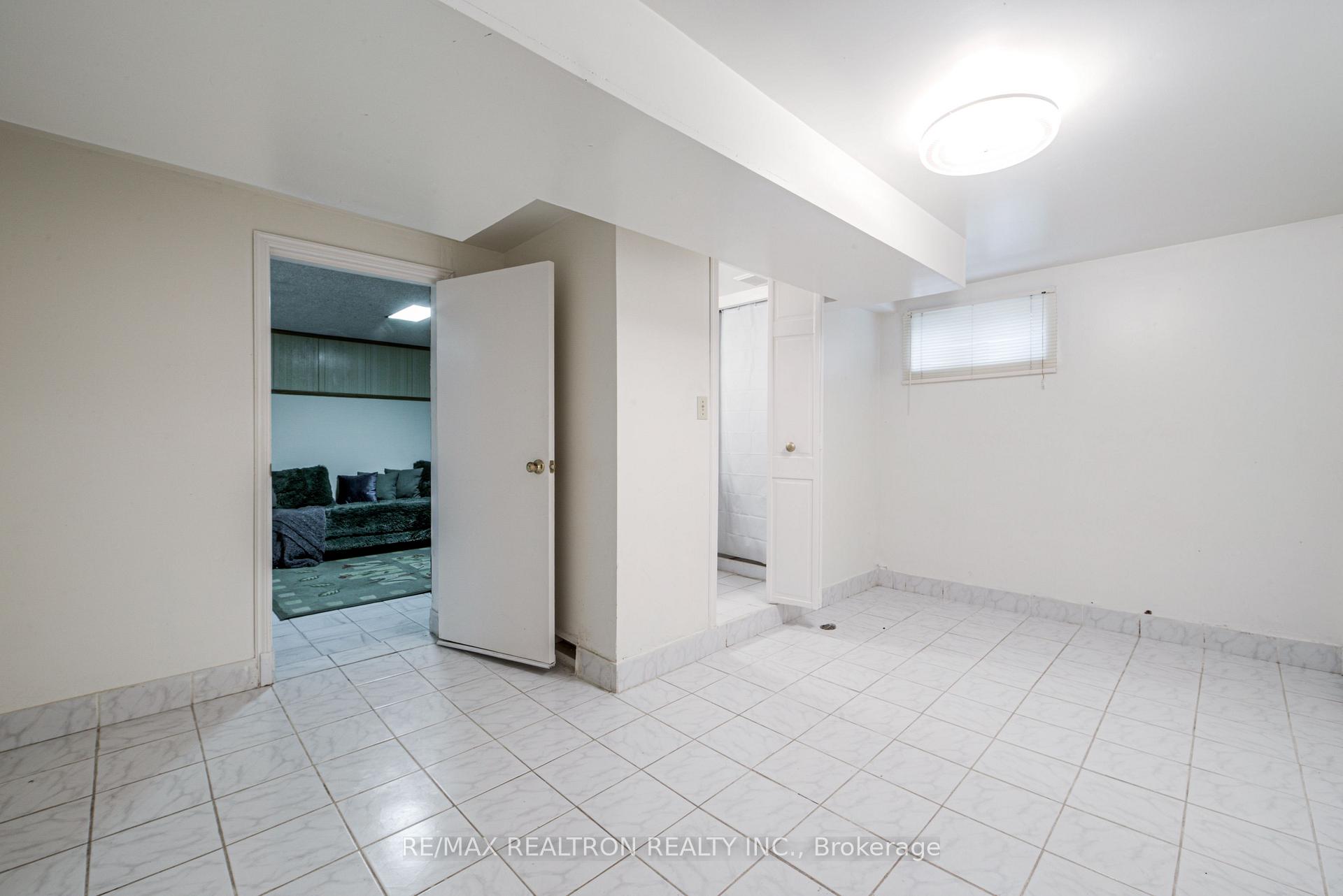 Photo 39 of 62 Hullmar Drive, North York, Black Creek — HOMEH