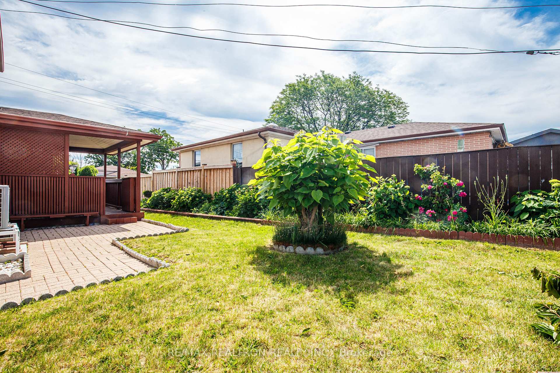 Photo 44 of 62 Hullmar Drive, North York, Black Creek — HOMEH