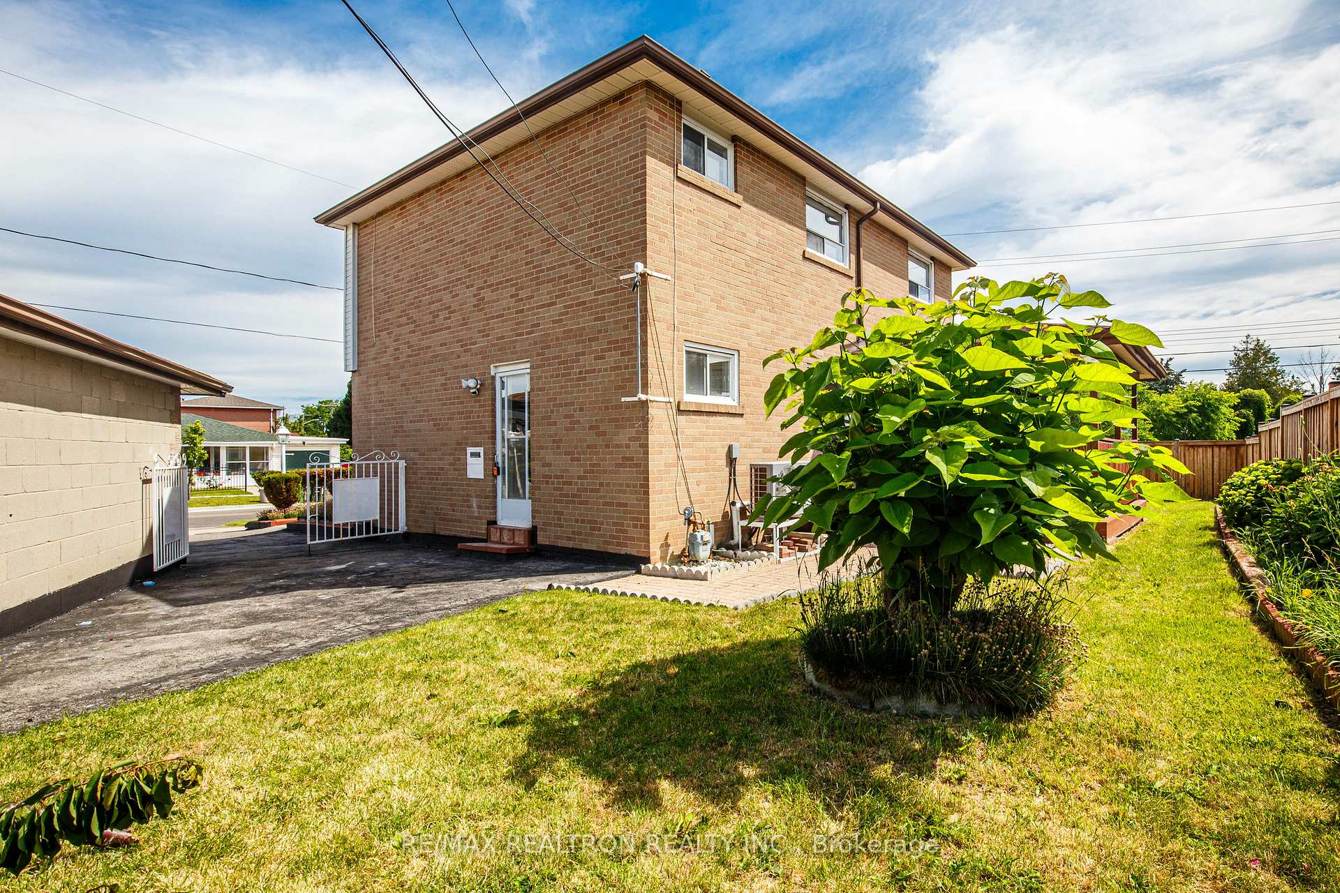 Photo 46 of 62 Hullmar Drive, North York, Black Creek — HOMEH