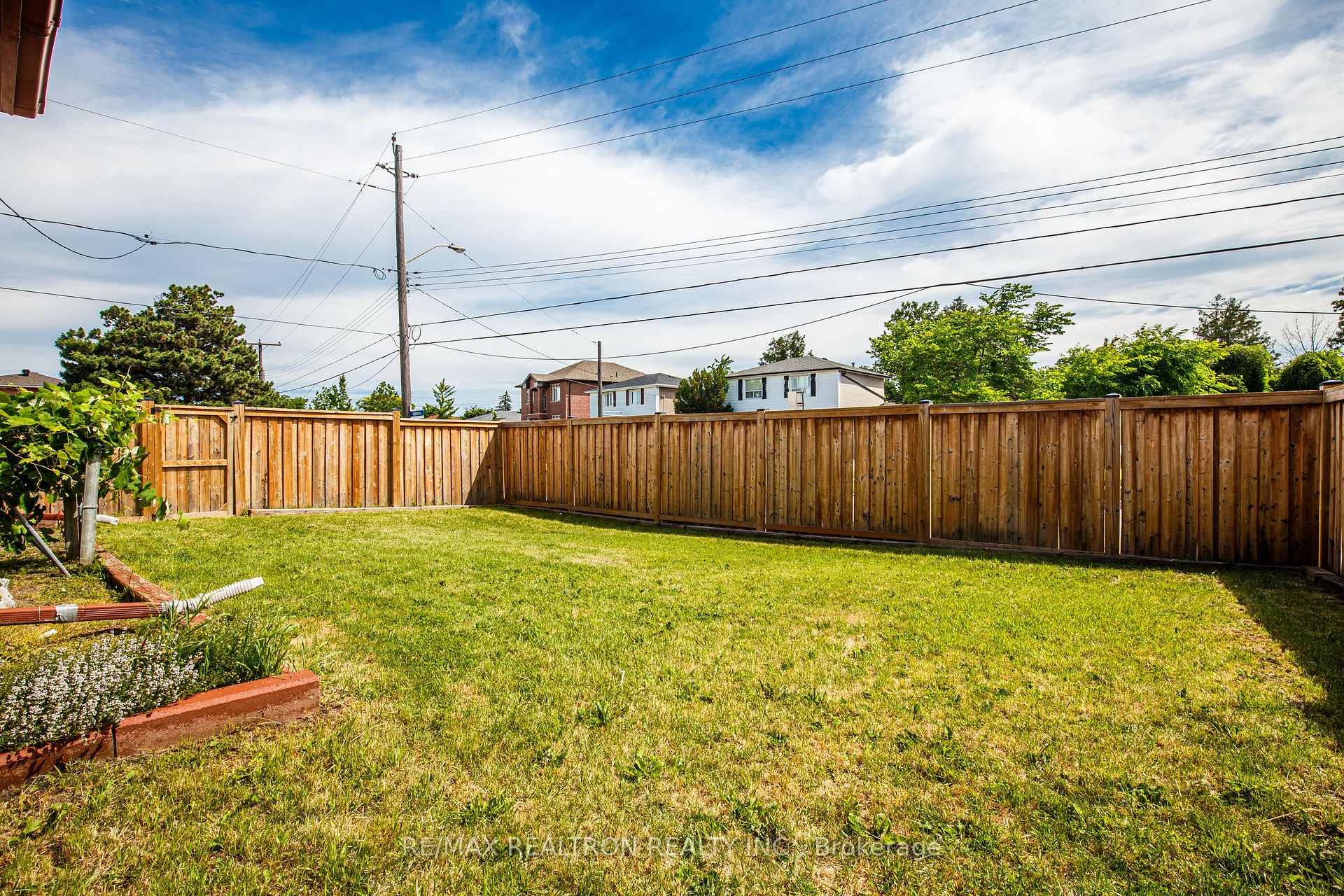 Photo 47 of 62 Hullmar Drive, North York, Black Creek — HOMEH