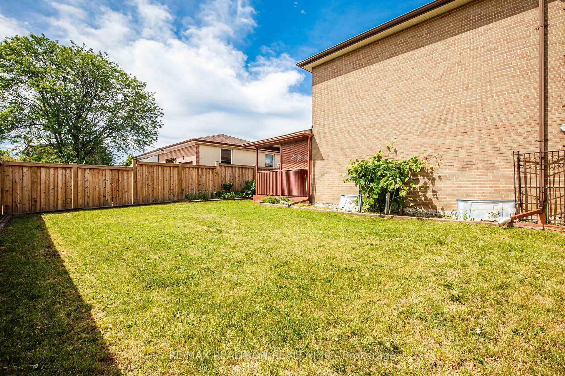 Photo 49 of 62 Hullmar Drive, North York, Black Creek — HOMEH
