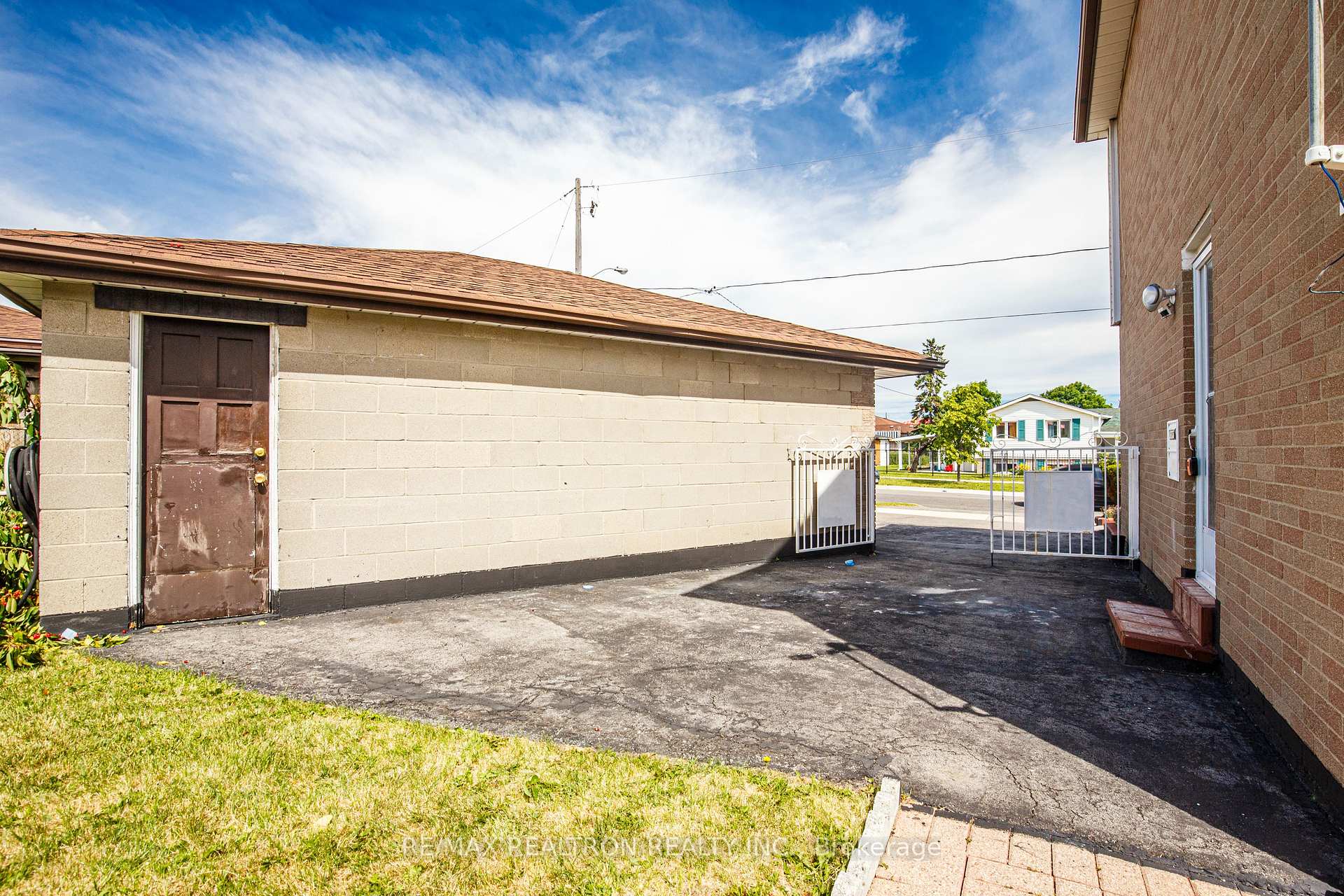 Photo 50 of 62 Hullmar Drive, North York, Black Creek — HOMEH