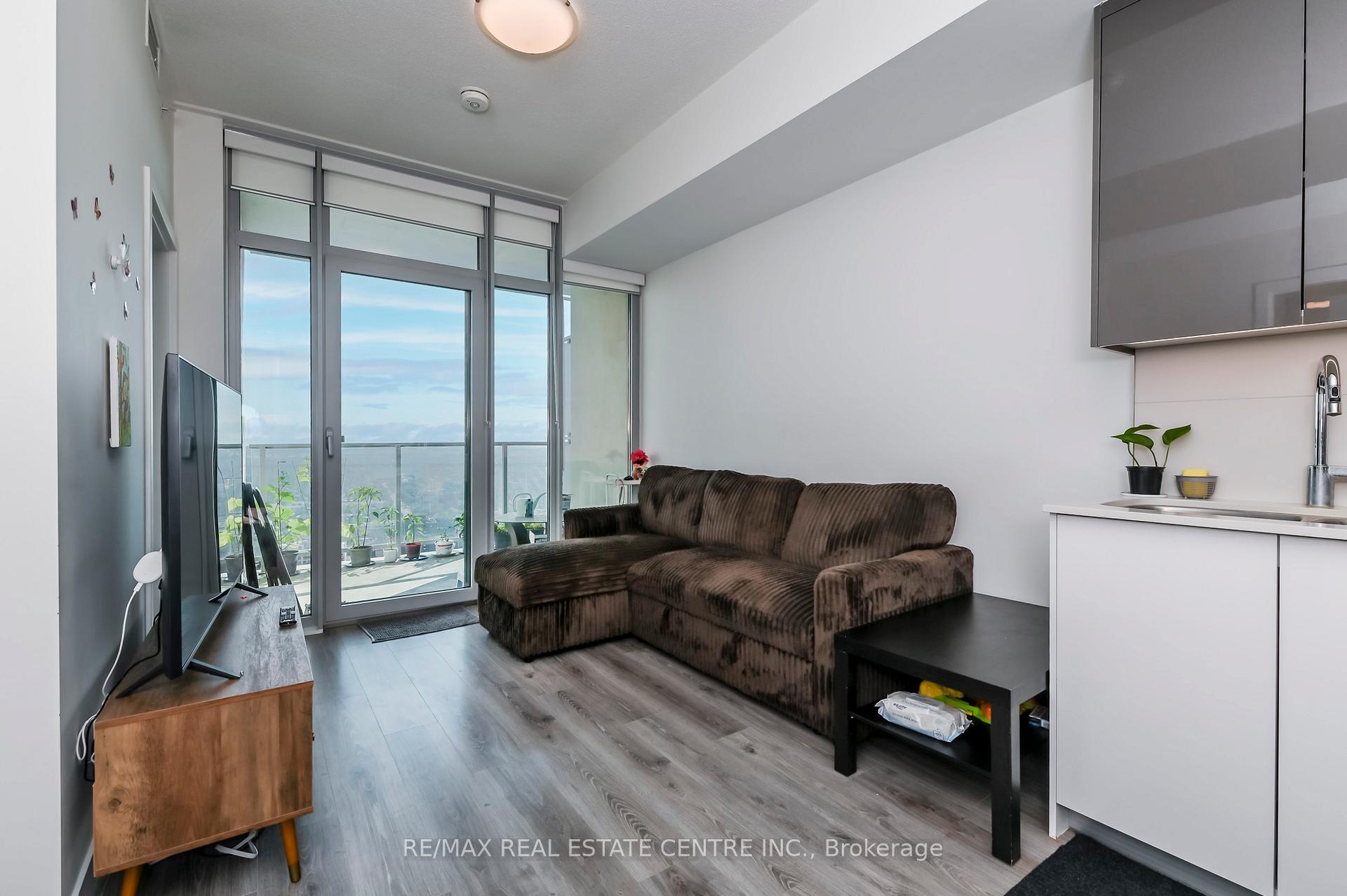 Photo 13 of Unit 3613, 60 Frederick Street, Kitchener, Civic Centre — HOMEH