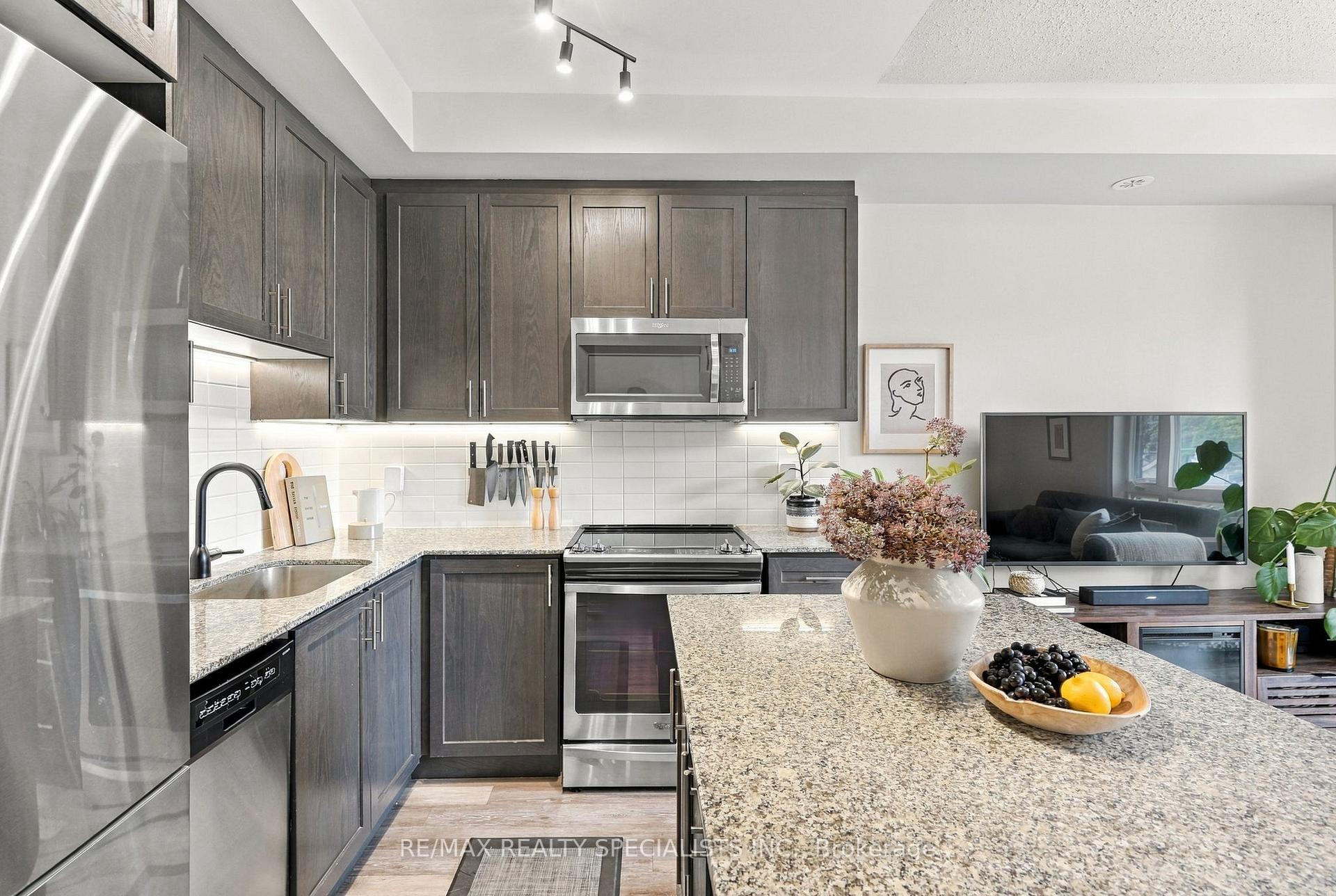 Photo 11 of Unit 5, 24 Fieldway Road, Etobicoke, Islington-City Centre West — HOMEH