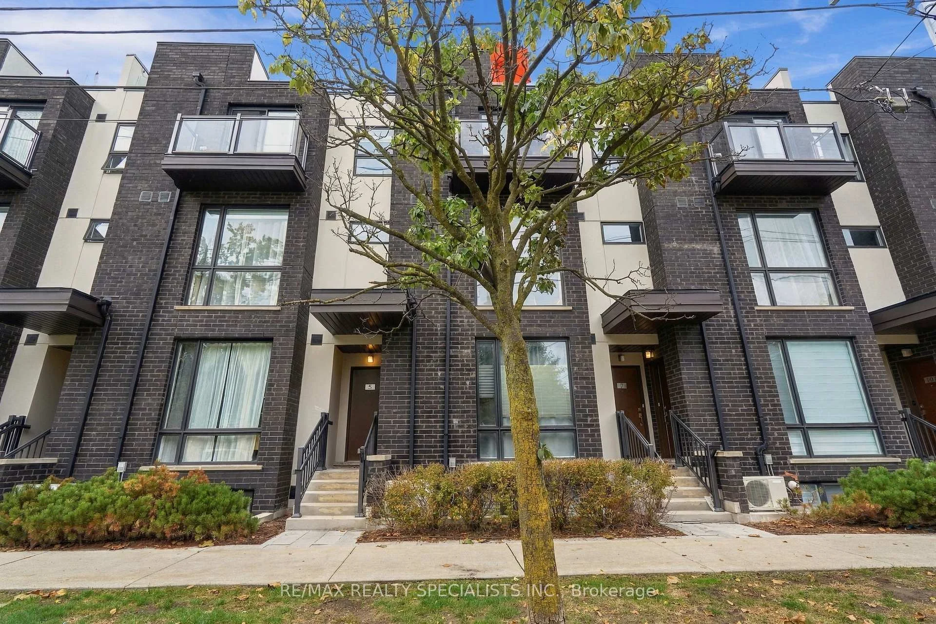 Photo 4 of Unit 5, 24 Fieldway Road, Etobicoke, Islington-City Centre West — HOMEH