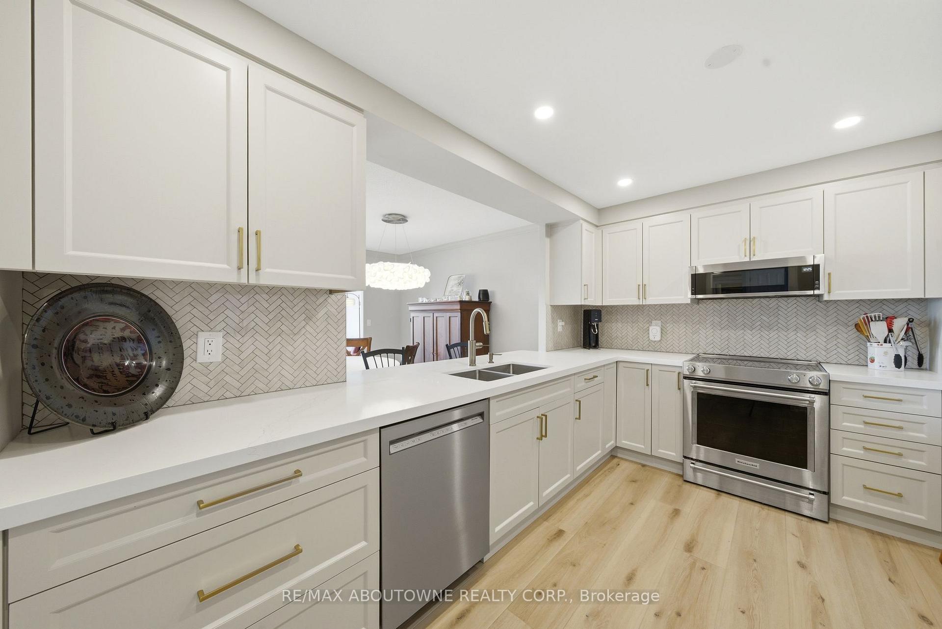 Photo 10 of Unit 606, 442 Maple Avenue, Burlington, Brant — HOMEH