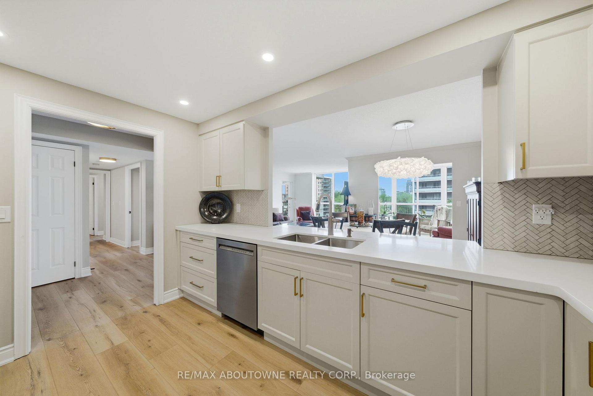 Photo 11 of Unit 606, 442 Maple Avenue, Burlington, Brant — HOMEH