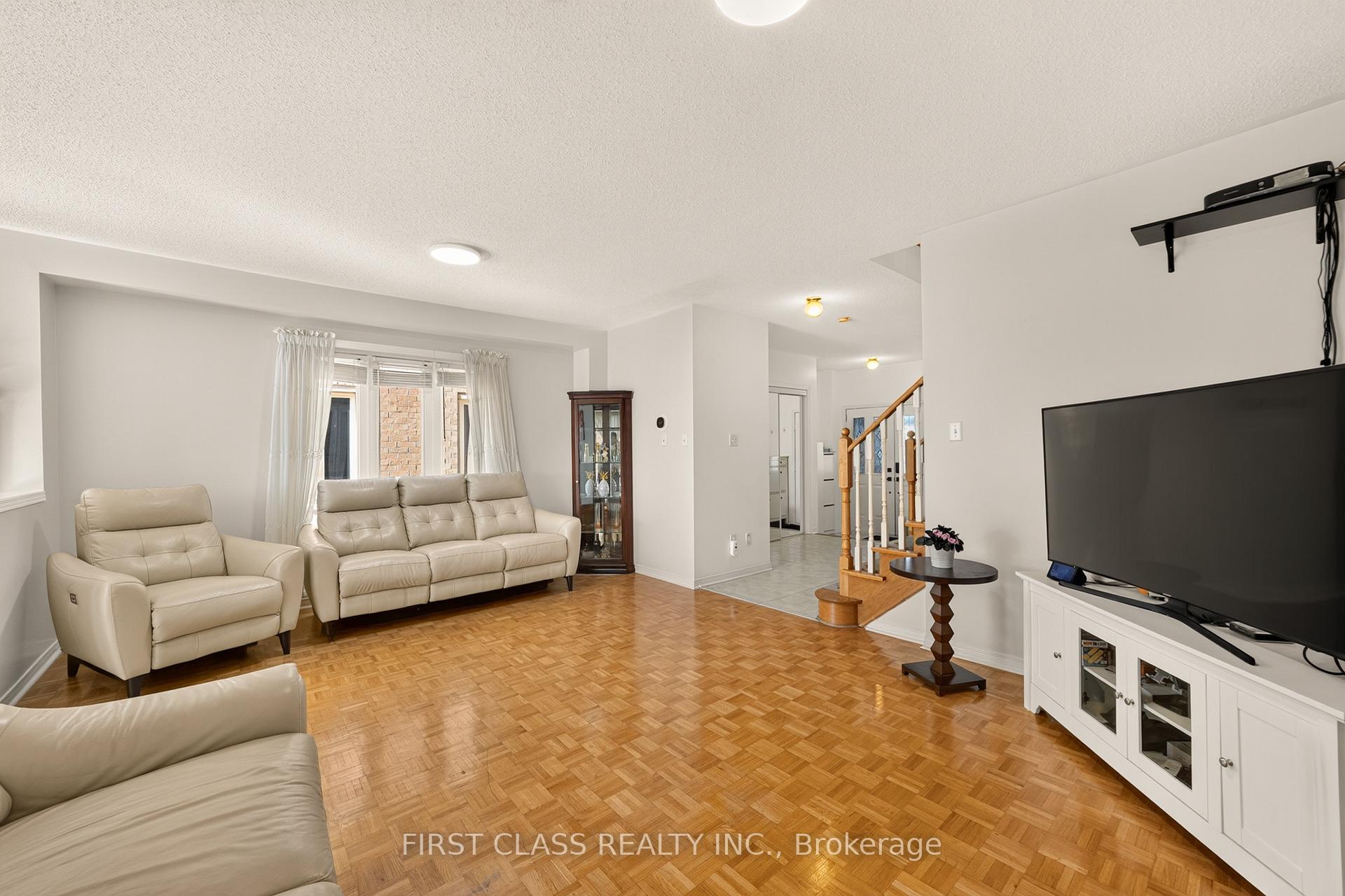 Photo 8 of 38 Pacific Wind Crescent, Brampton, Sandringham-Wellington — HOMEH