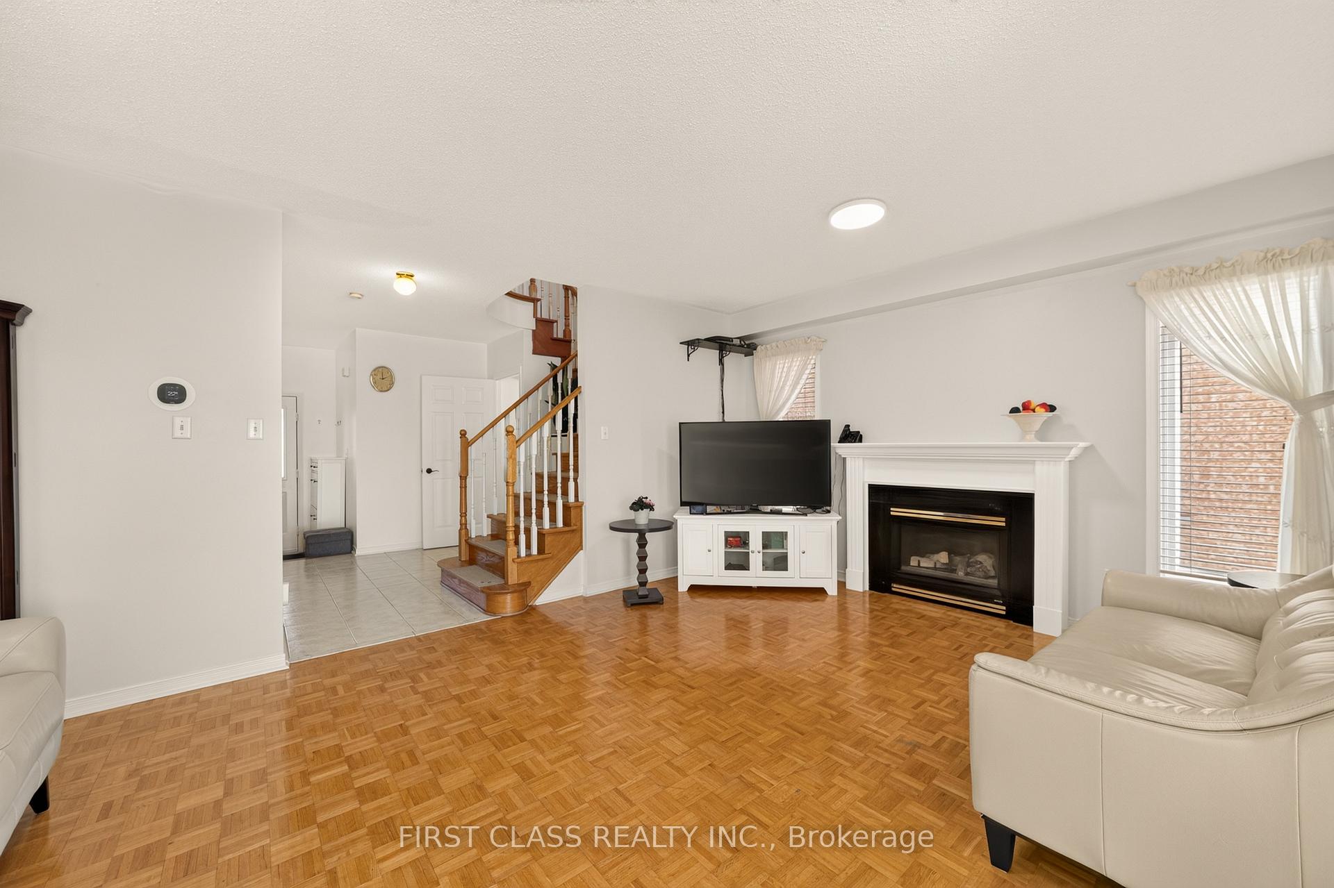 Photo 9 of 38 Pacific Wind Crescent, Brampton, Sandringham-Wellington — HOMEH