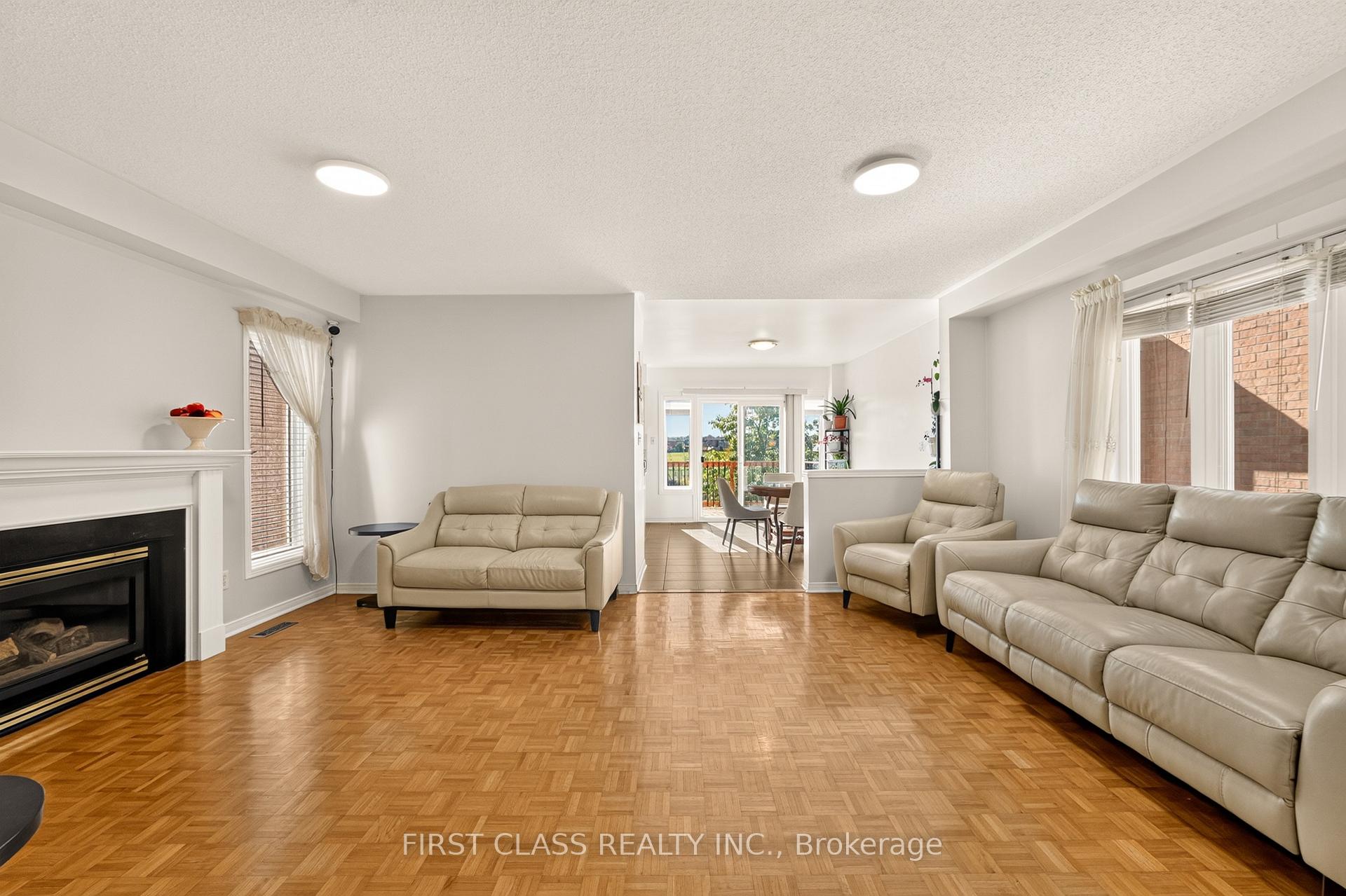 Photo 10 of 38 Pacific Wind Crescent, Brampton, Sandringham-Wellington — HOMEH
