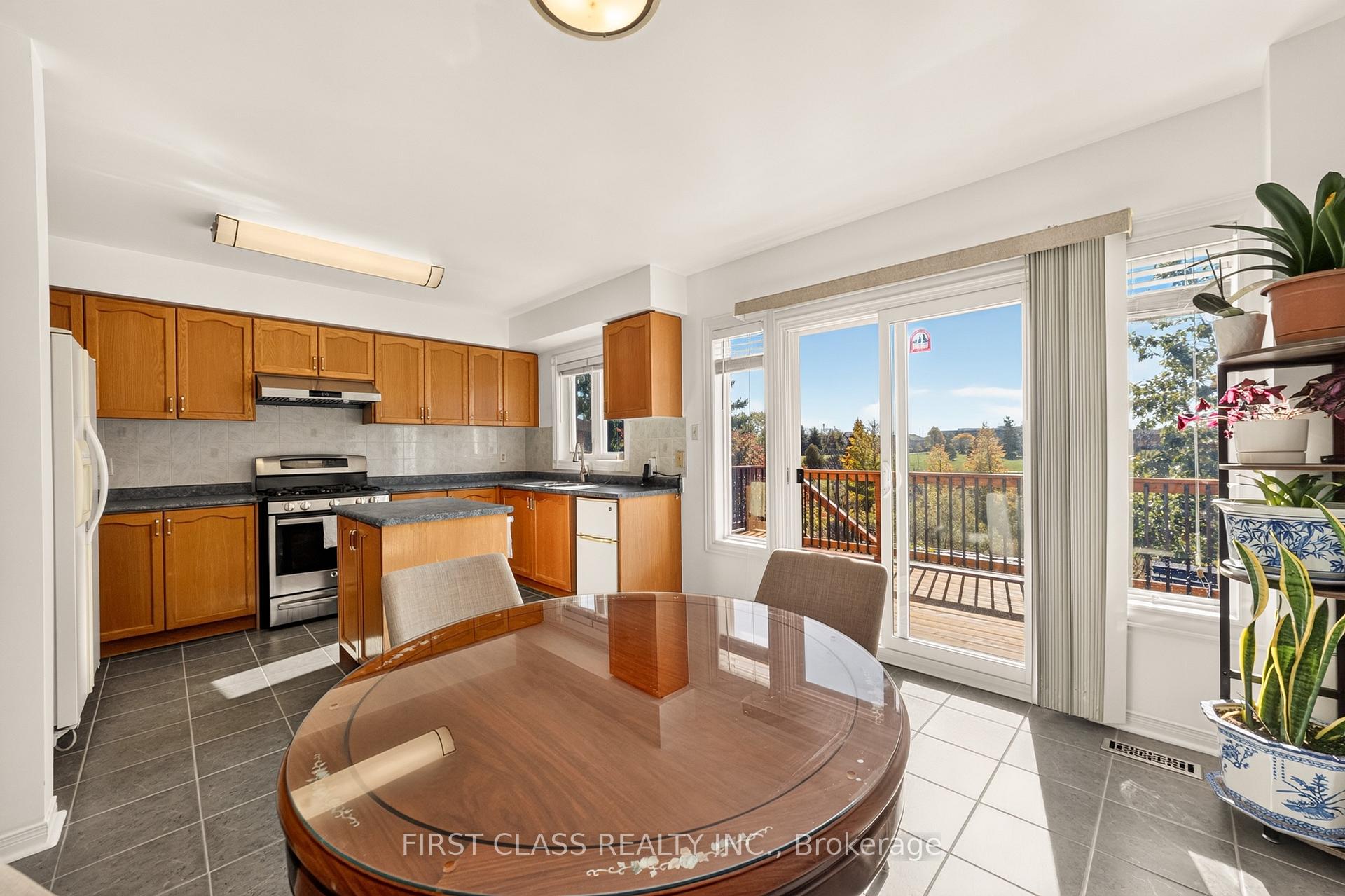 Photo 11 of 38 Pacific Wind Crescent, Brampton, Sandringham-Wellington — HOMEH