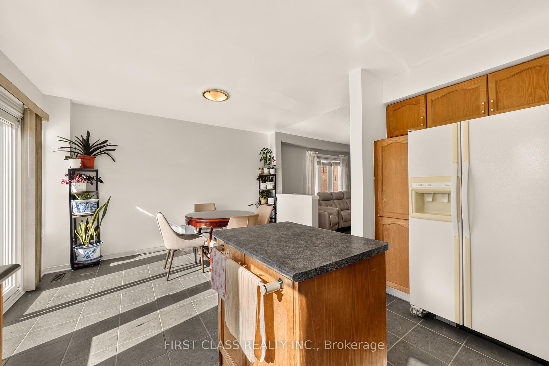 Photo 13 of 38 Pacific Wind Crescent, Brampton, Sandringham-Wellington — HOMEH