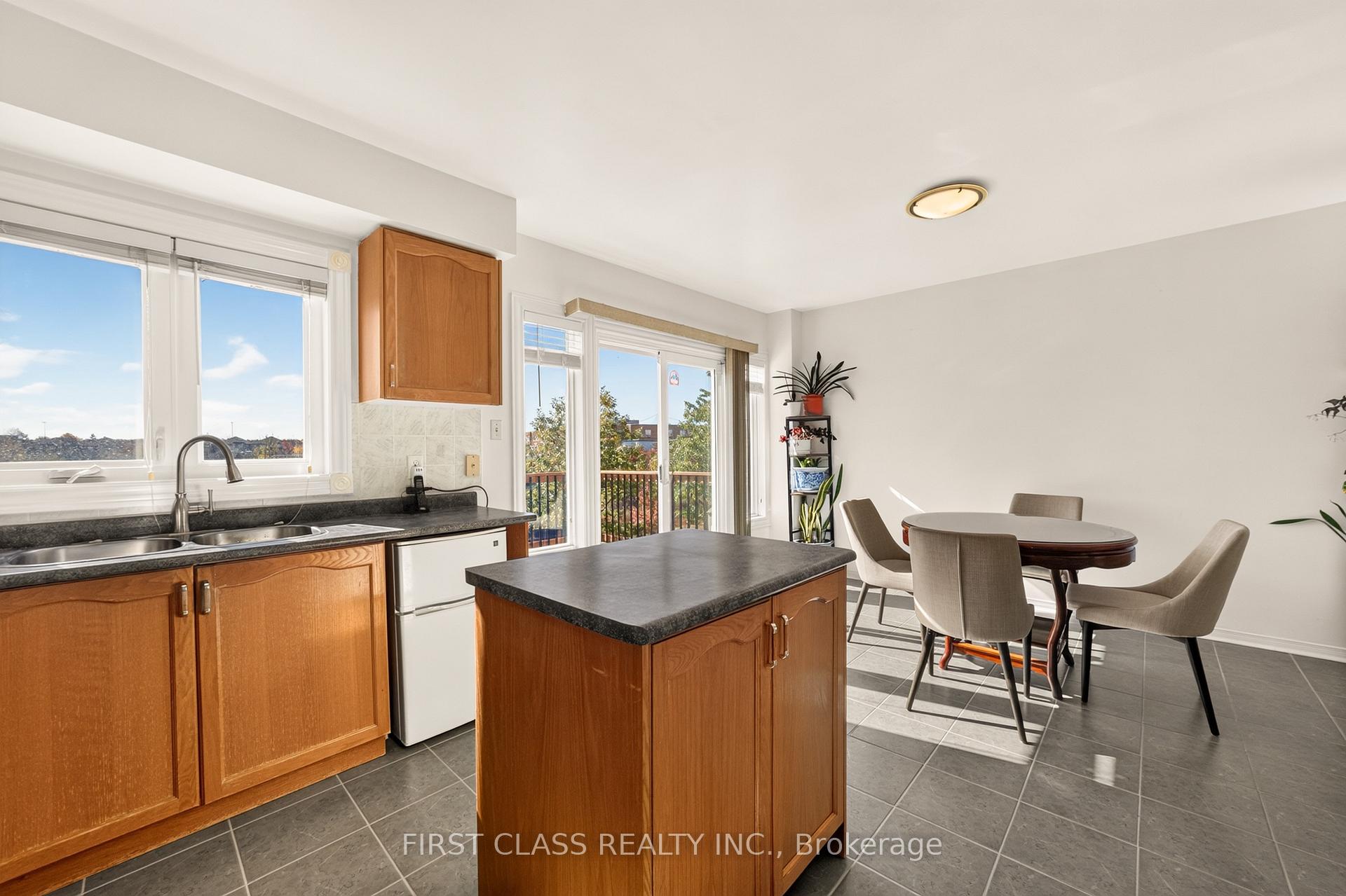 Photo 14 of 38 Pacific Wind Crescent, Brampton, Sandringham-Wellington — HOMEH