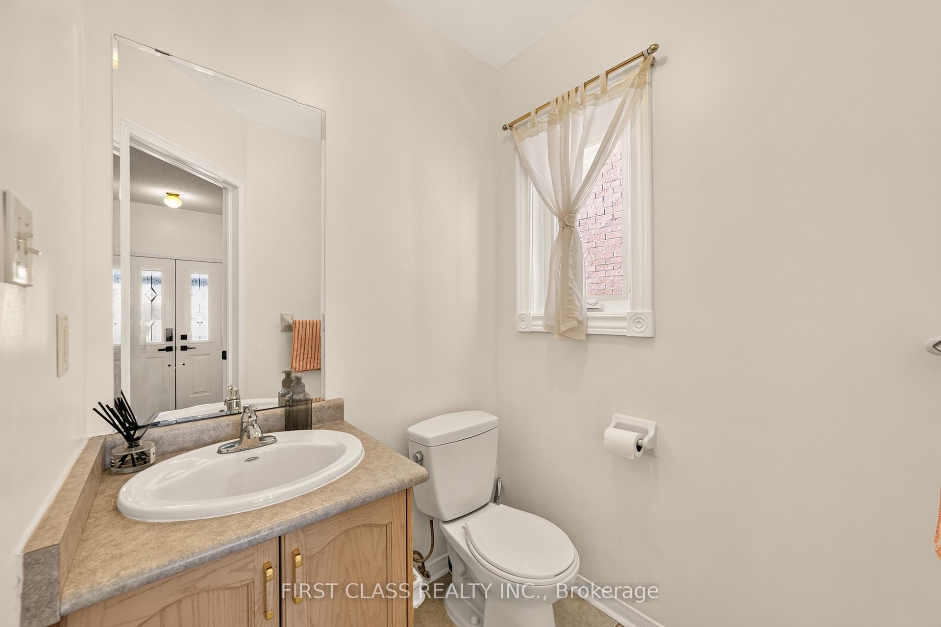 Photo 19 of 38 Pacific Wind Crescent, Brampton, Sandringham-Wellington — HOMEH