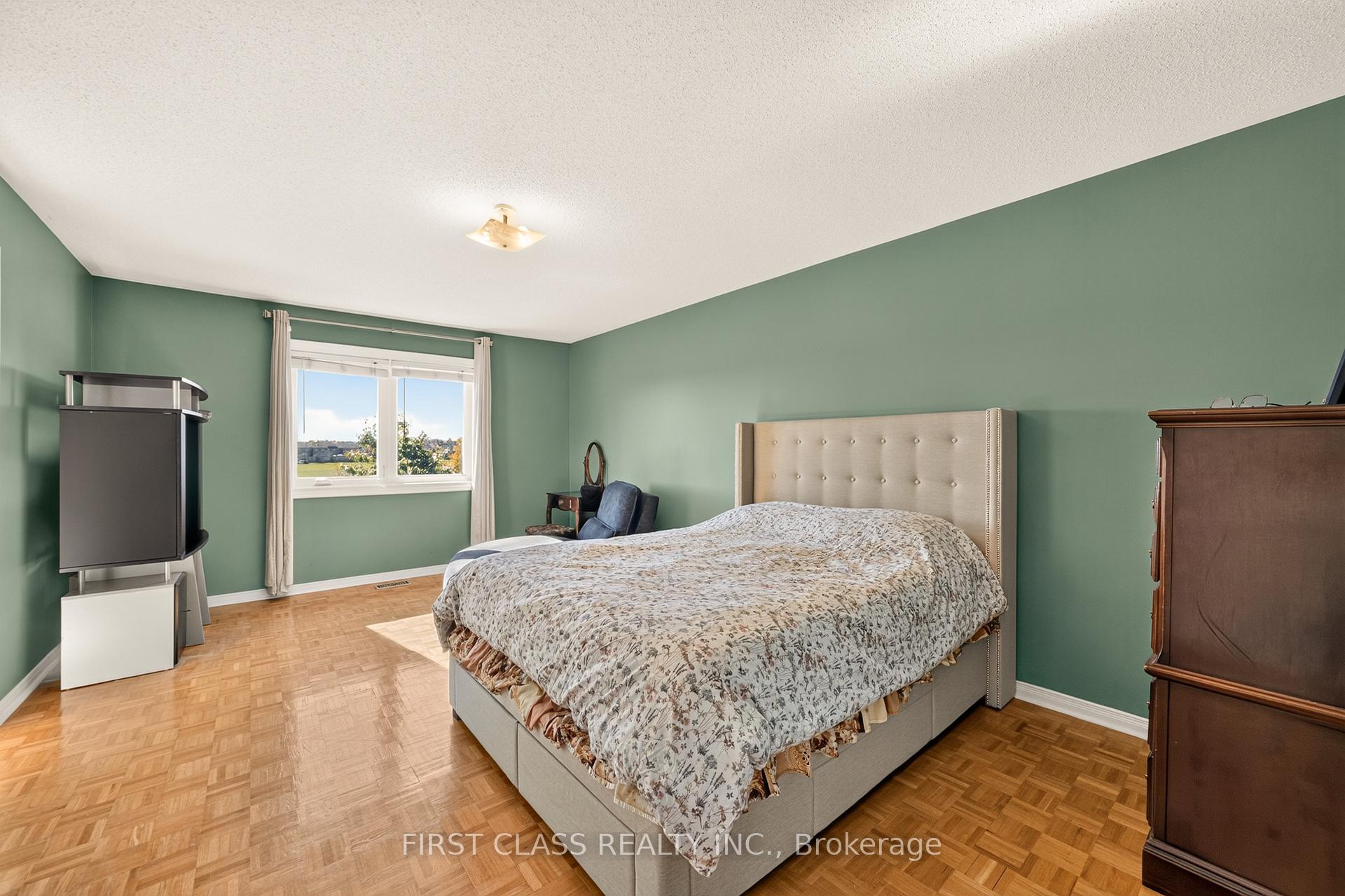 Photo 20 of 38 Pacific Wind Crescent, Brampton, Sandringham-Wellington — HOMEH