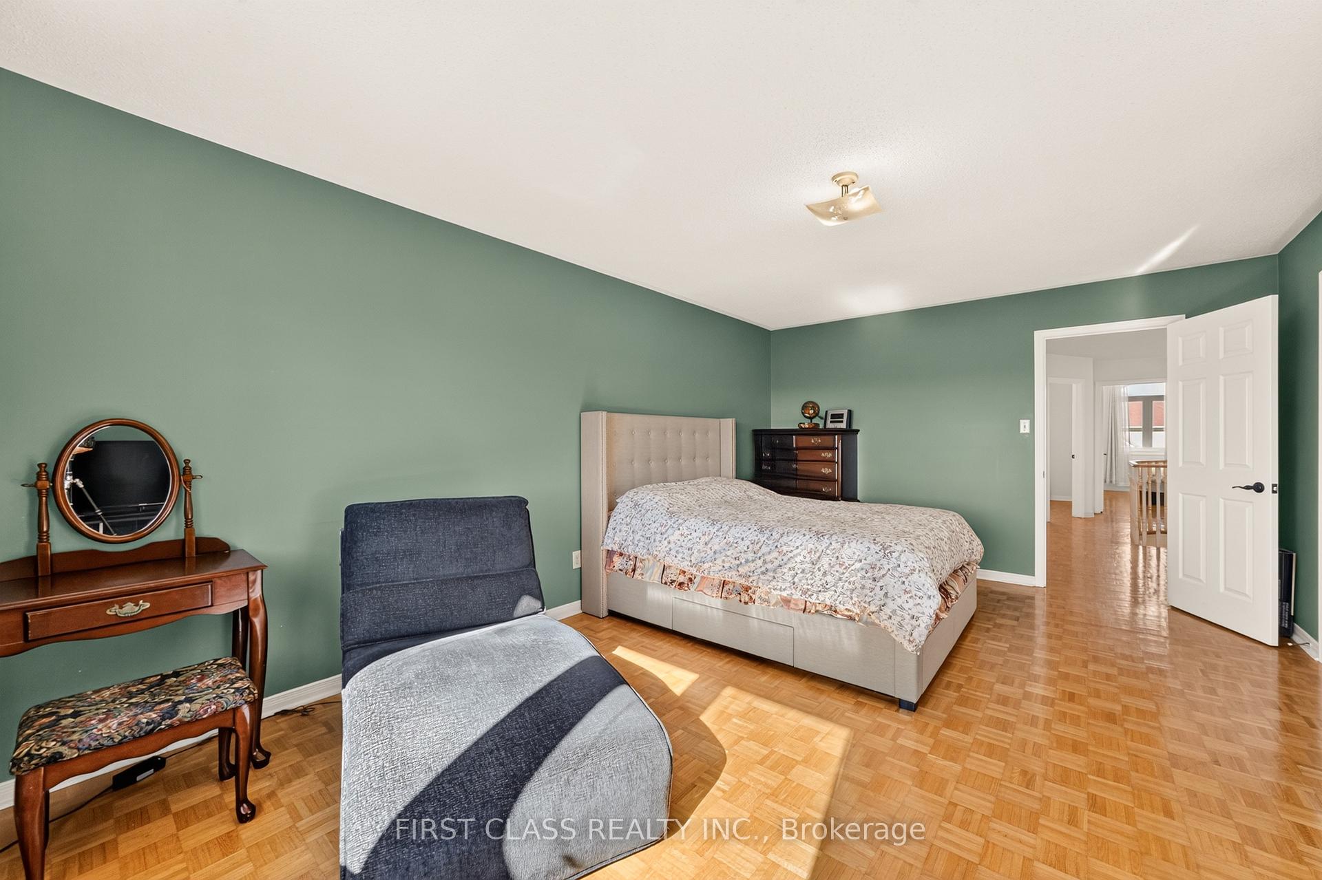 Photo 21 of 38 Pacific Wind Crescent, Brampton, Sandringham-Wellington — HOMEH