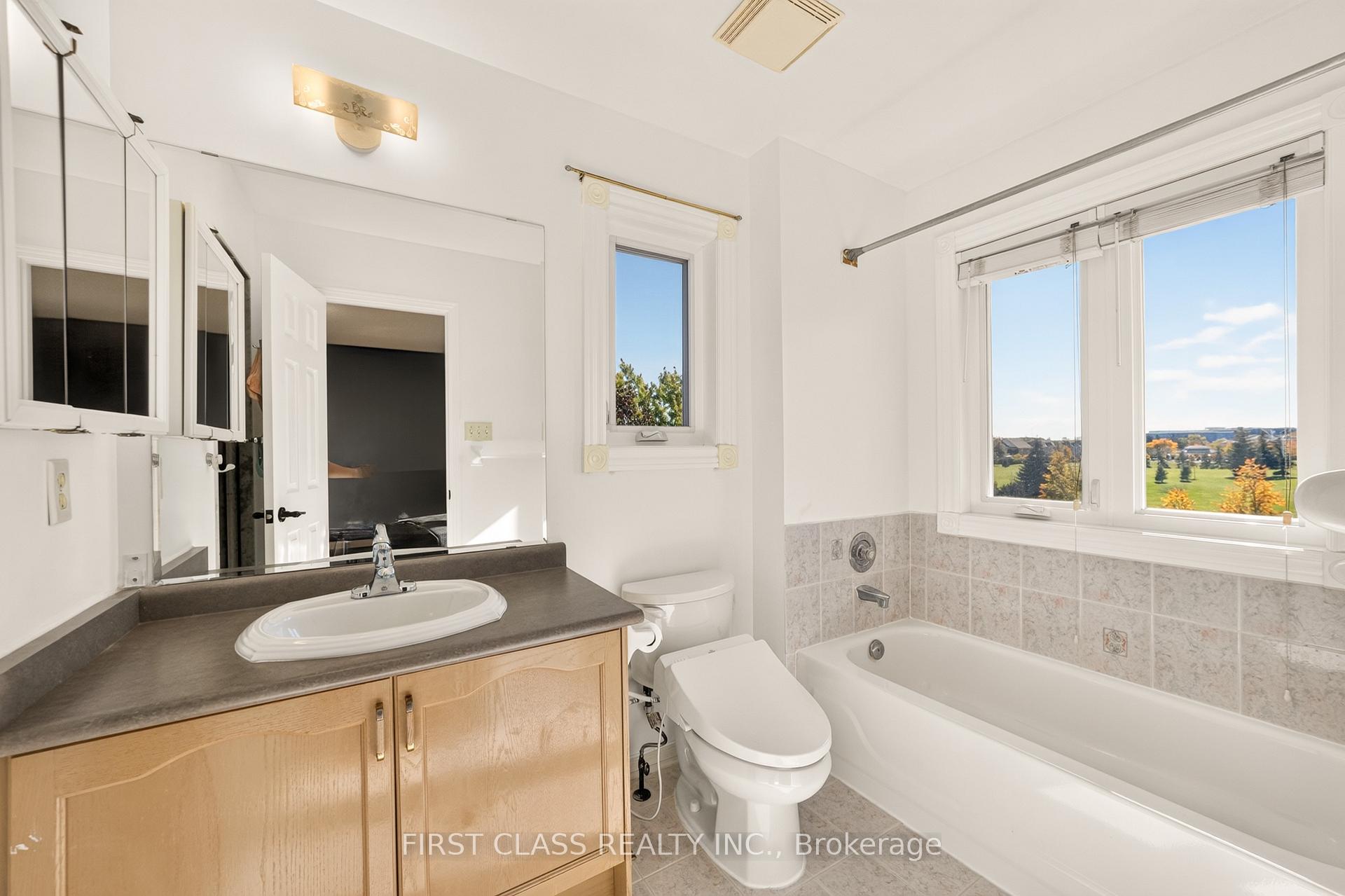Photo 23 of 38 Pacific Wind Crescent, Brampton, Sandringham-Wellington — HOMEH