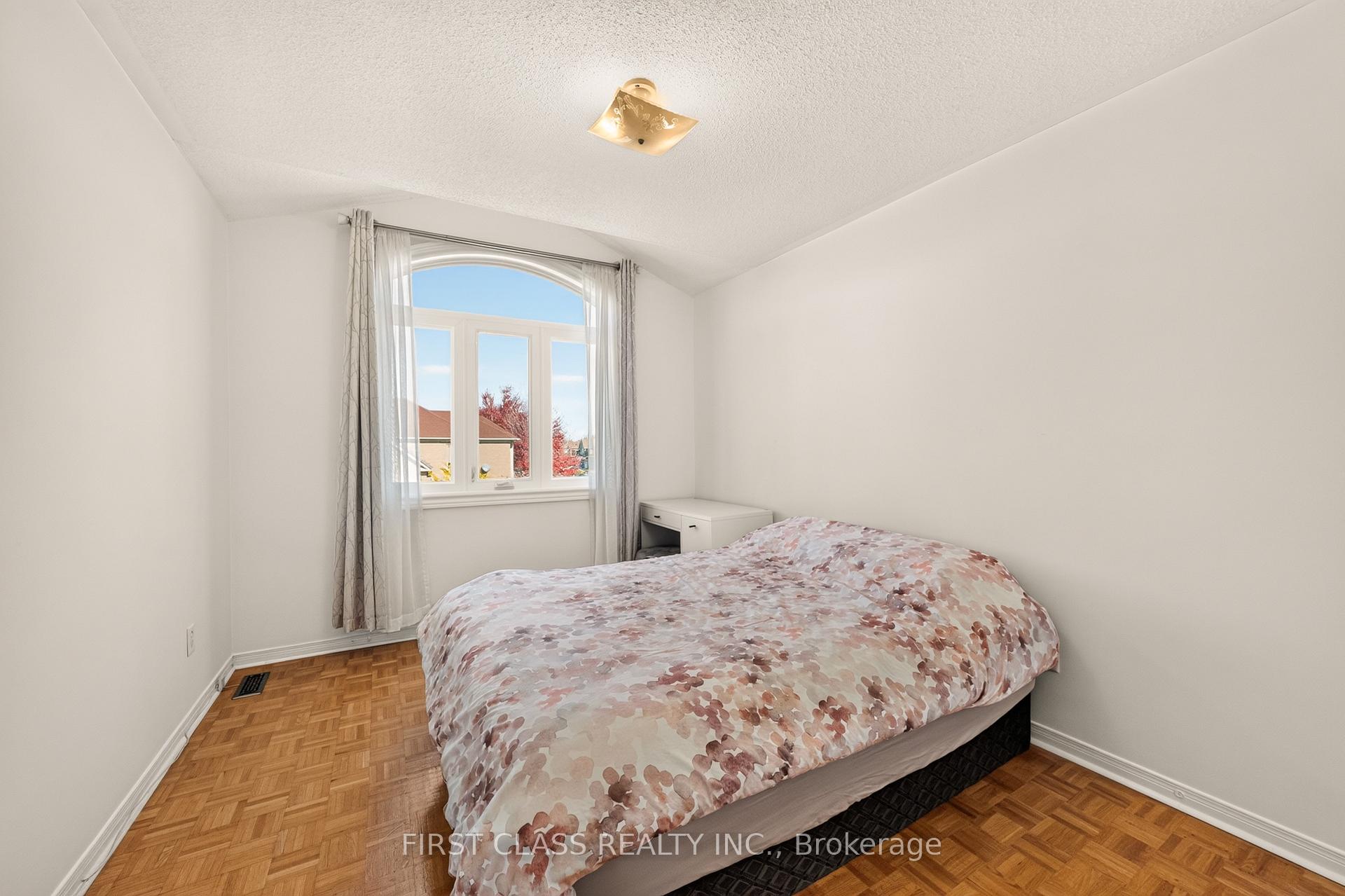 Photo 24 of 38 Pacific Wind Crescent, Brampton, Sandringham-Wellington — HOMEH